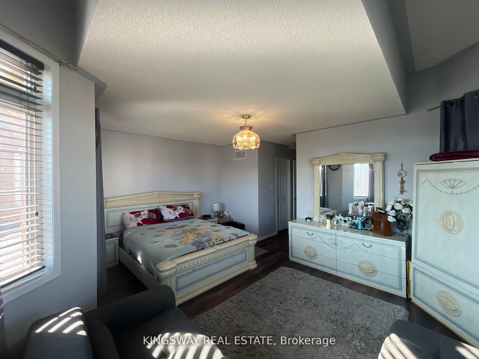 5998 Gant Crescent
