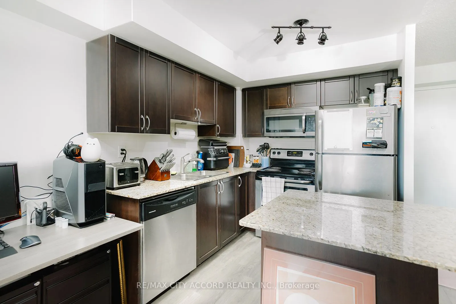 816 Lansdowne Avenue, #720