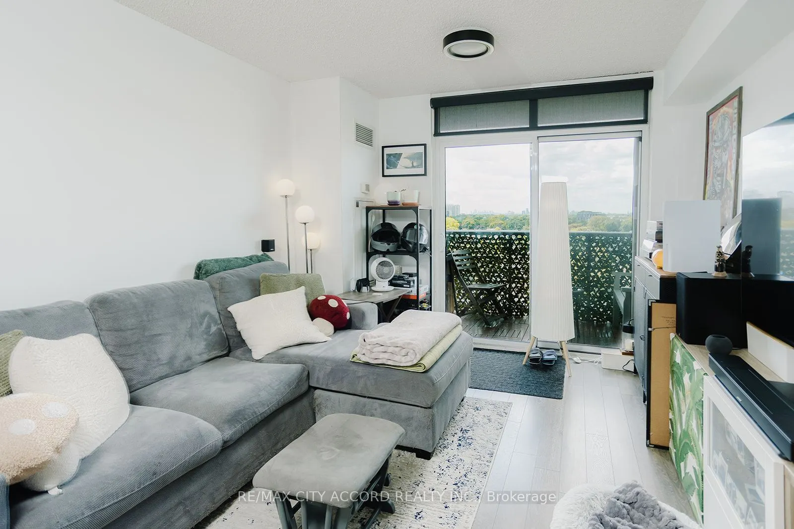 816 Lansdowne Avenue, #720