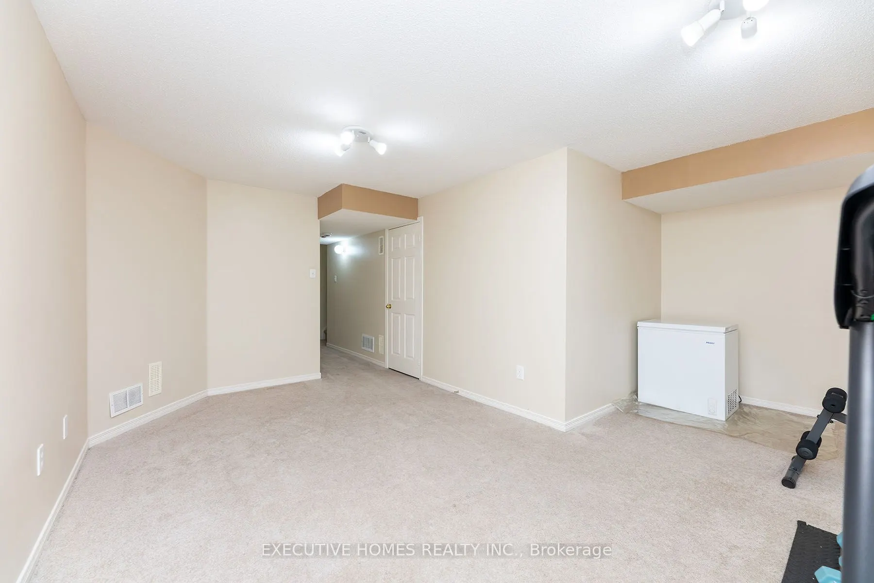 416 Hobbs Crescent