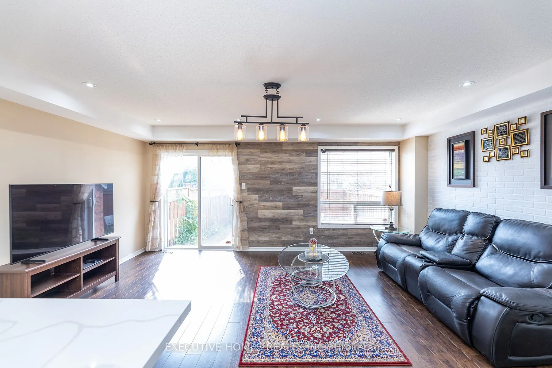 416 Hobbs Crescent