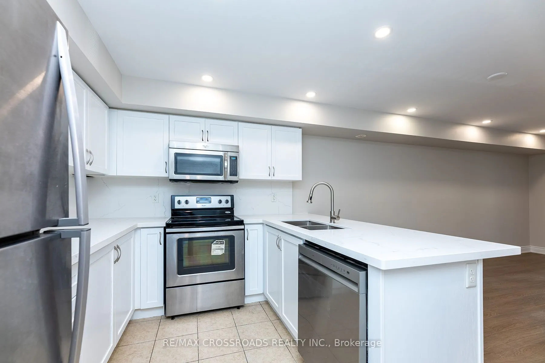 2492 Post Road, #7