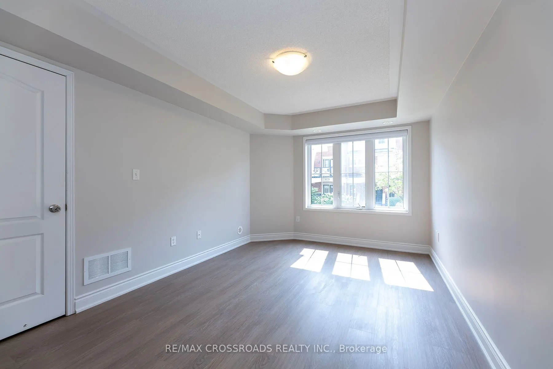 2492 Post Road, #7