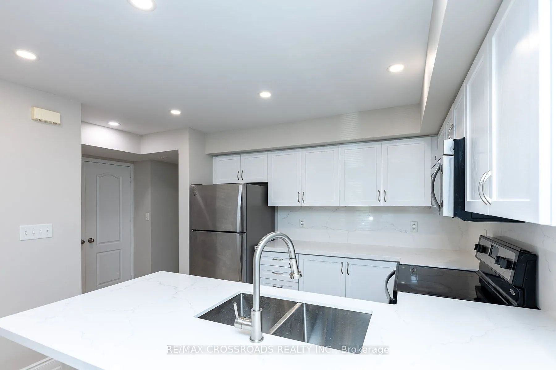 2492 Post Road, #7