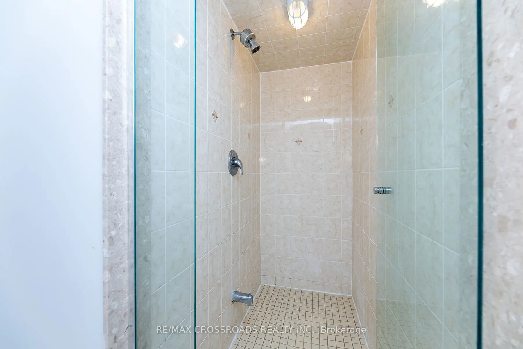 2492 Post Road, #7