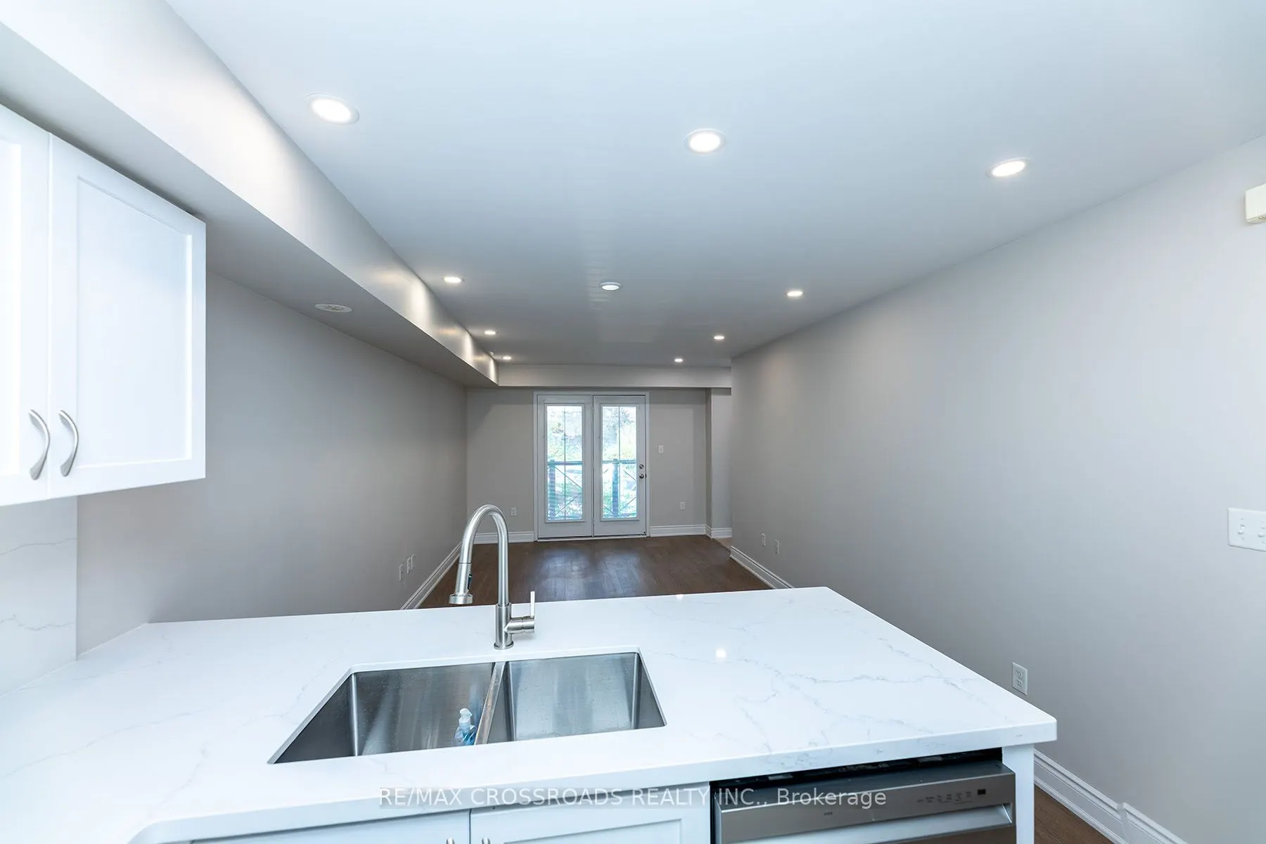 2492 Post Road, #7
