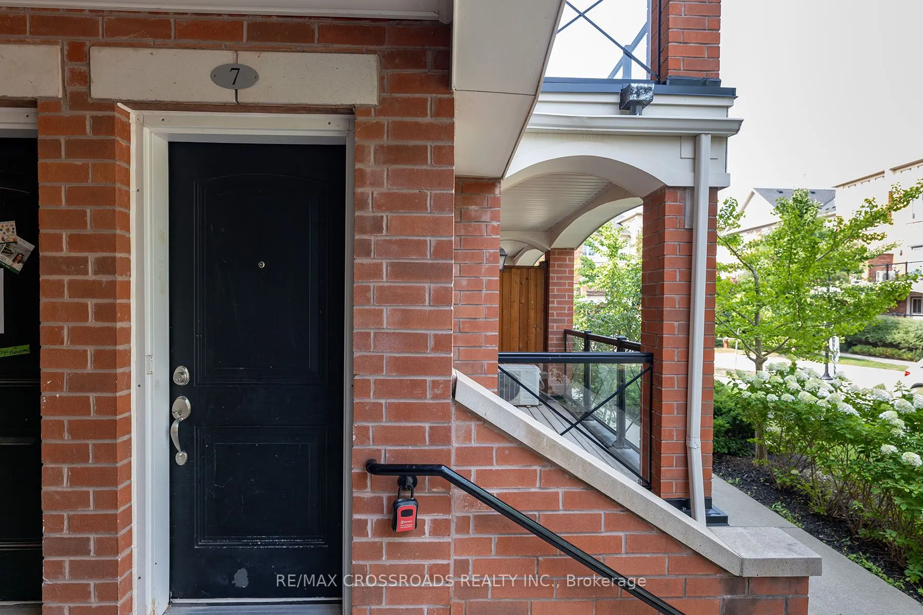 2492 Post Road, #7