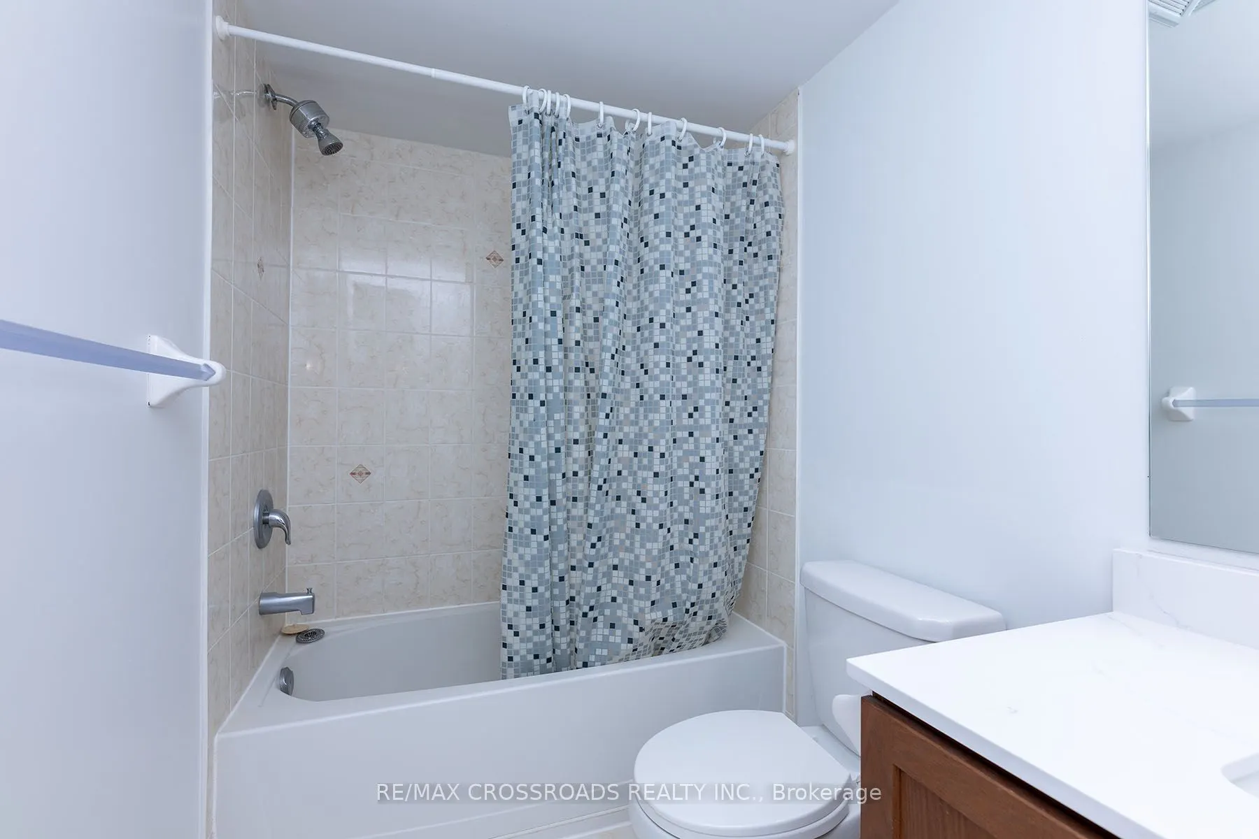 2492 Post Road, #7