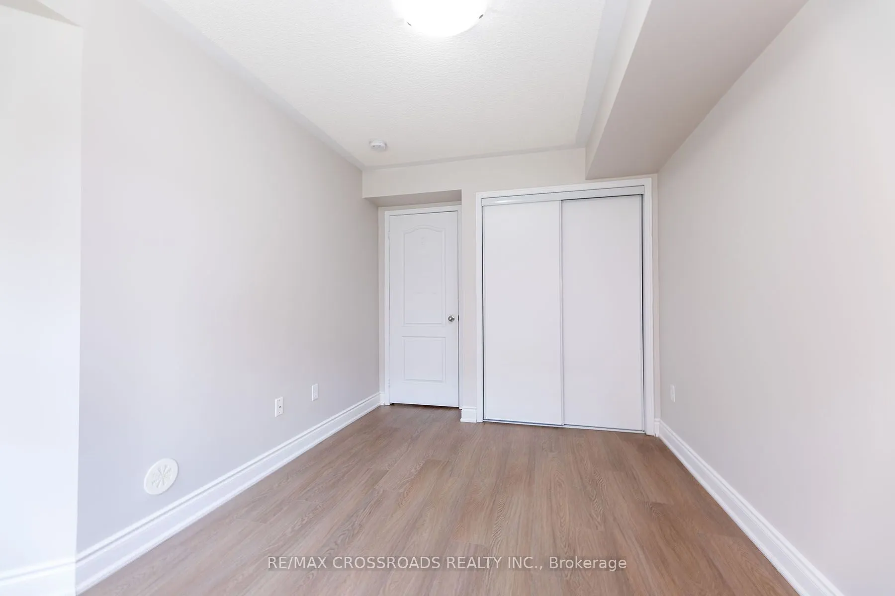 2492 Post Road, #7
