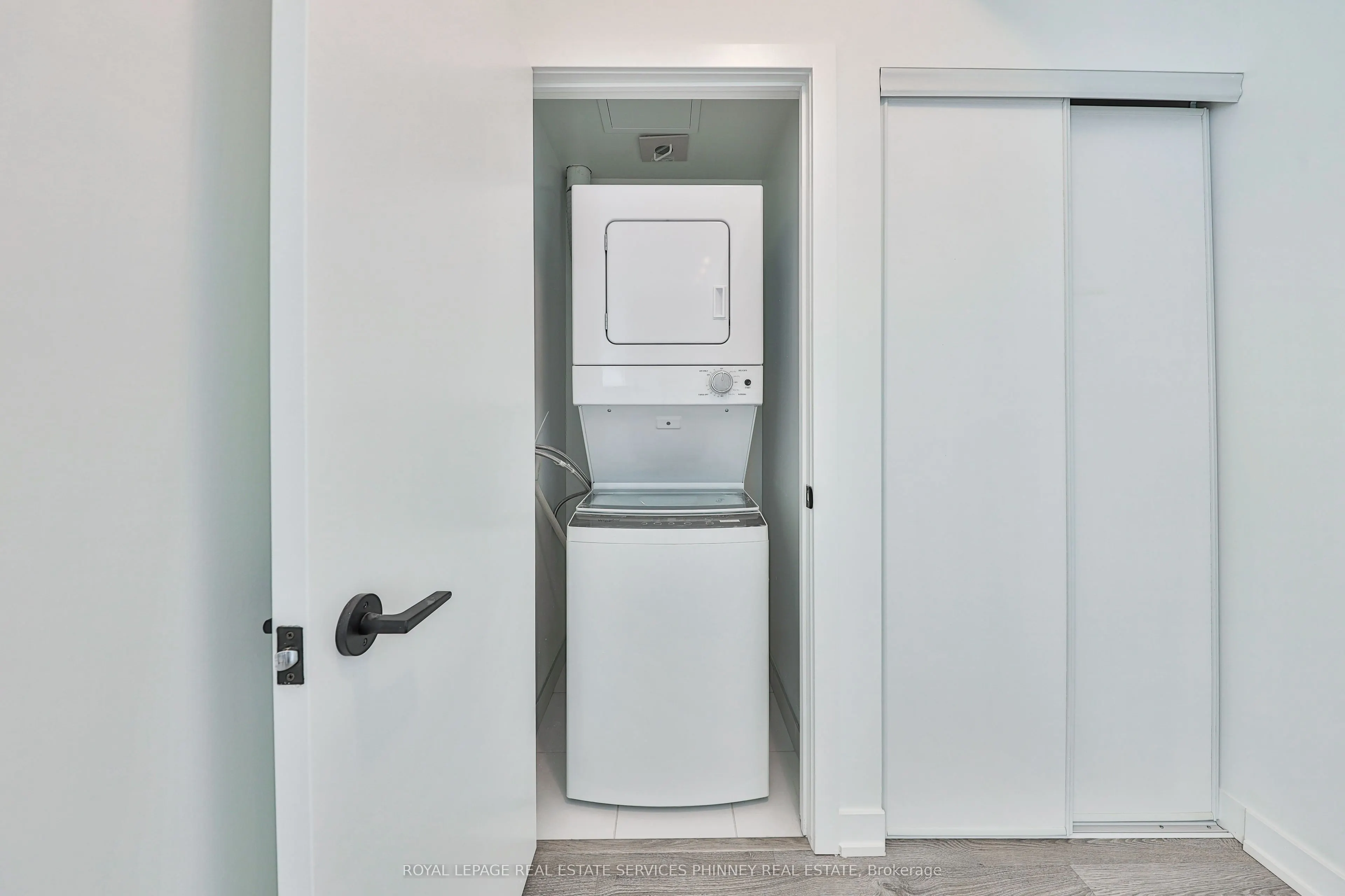 220 Missinnihe Way, #907