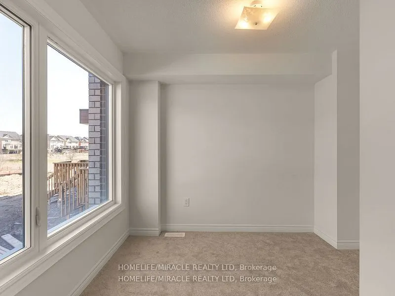 18 Queenpost Drive