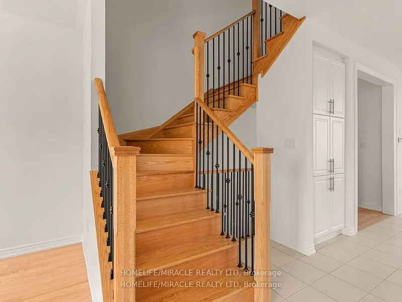 18 Queenpost Drive