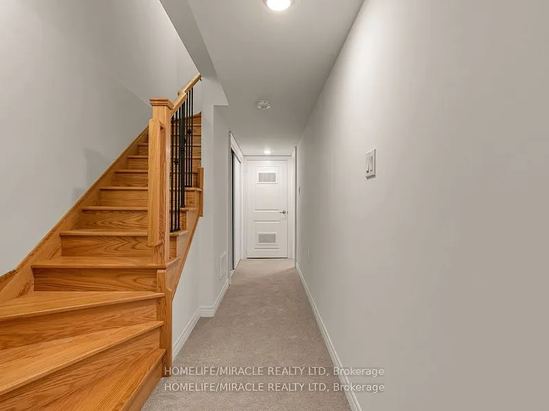 18 Queenpost Drive