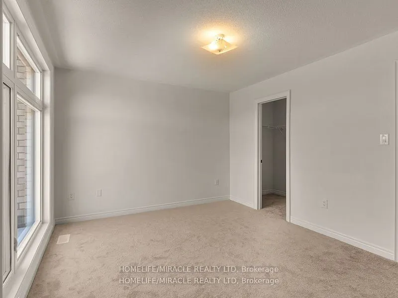 18 Queenpost Drive