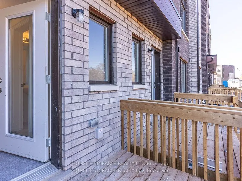 18 Queenpost Drive