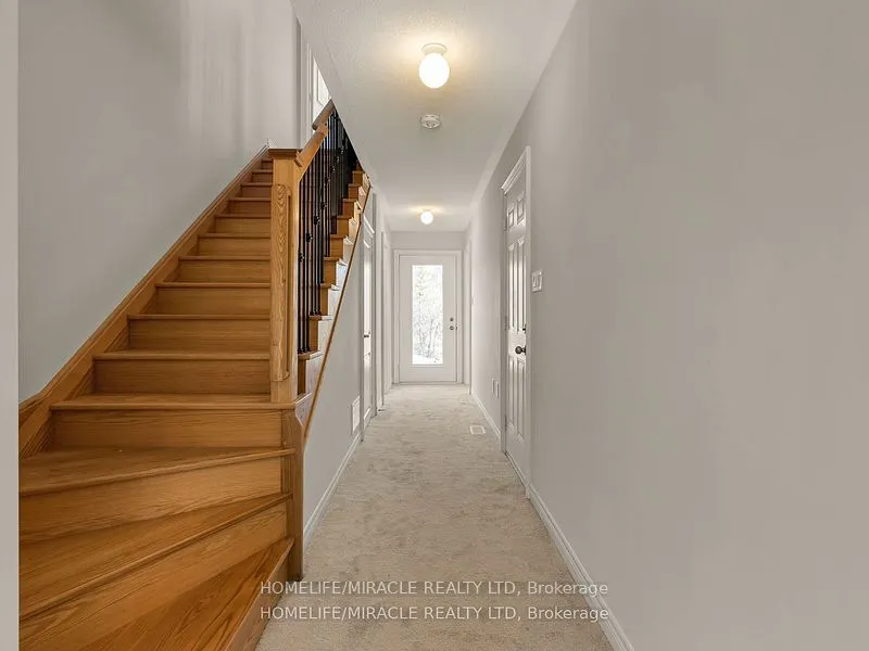 18 Queenpost Drive