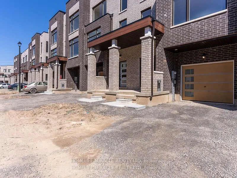 18 Queenpost Drive