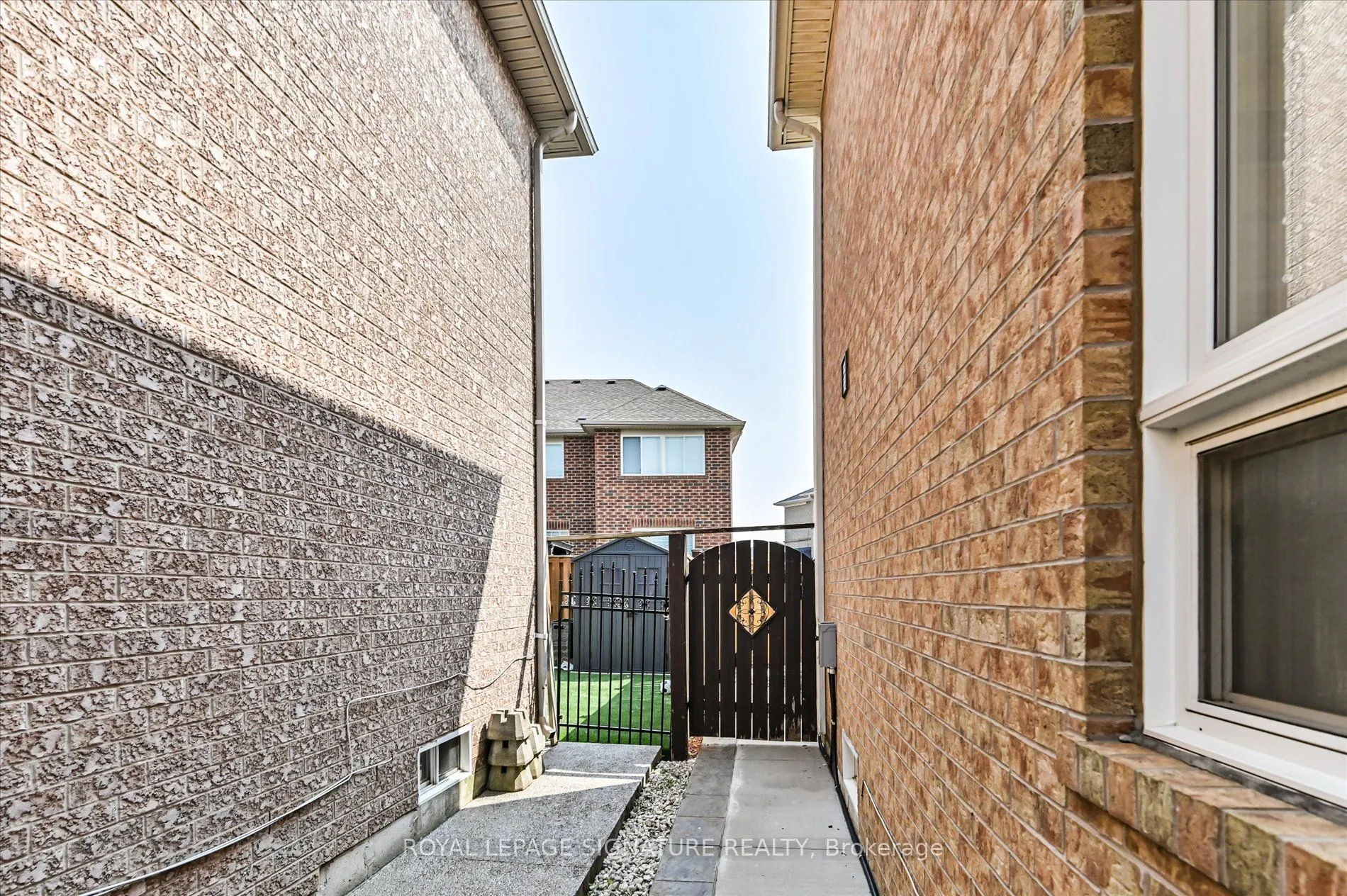 5 Thornbush Boulevard