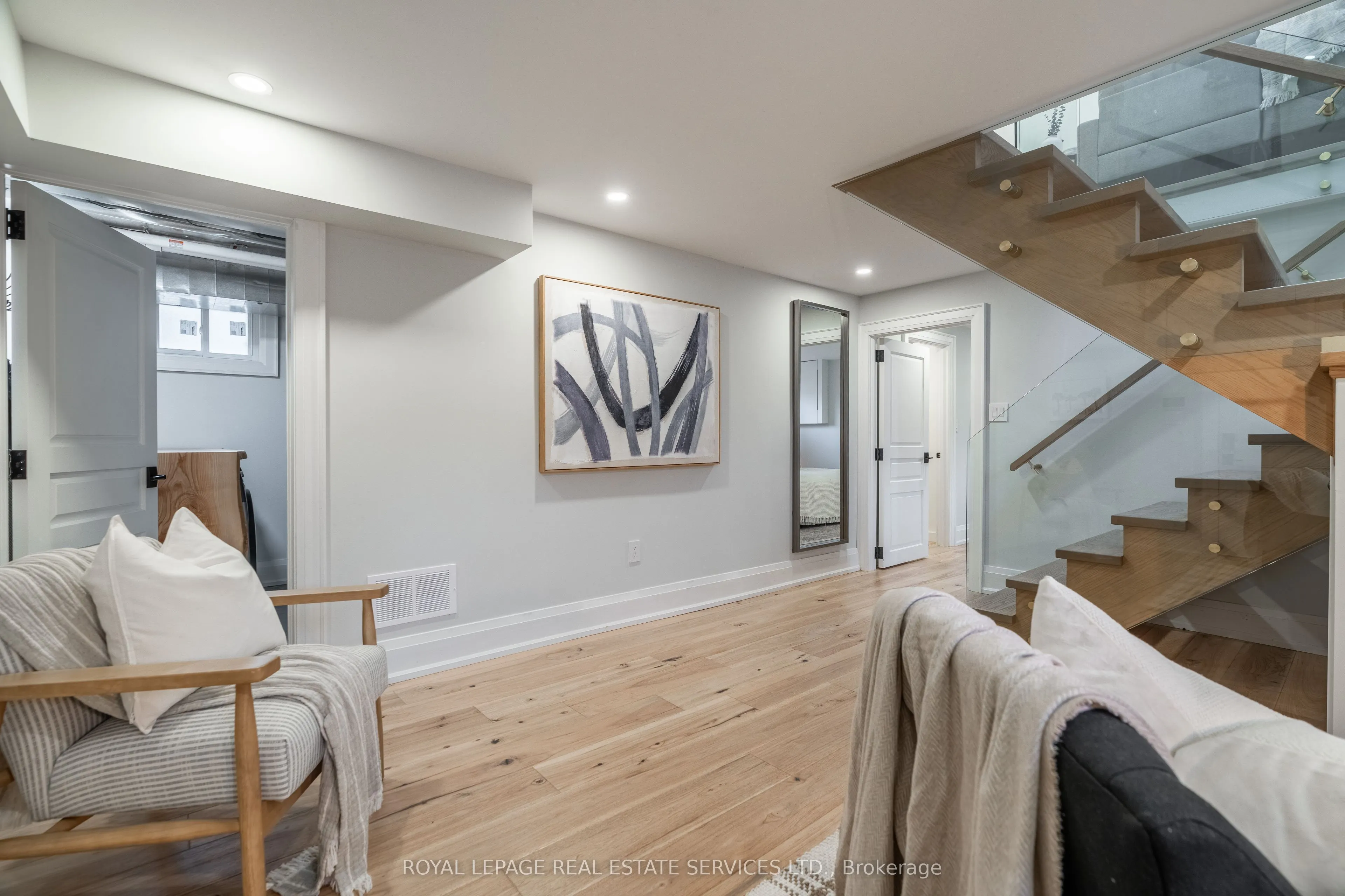 2503 Yarmouth Crescent