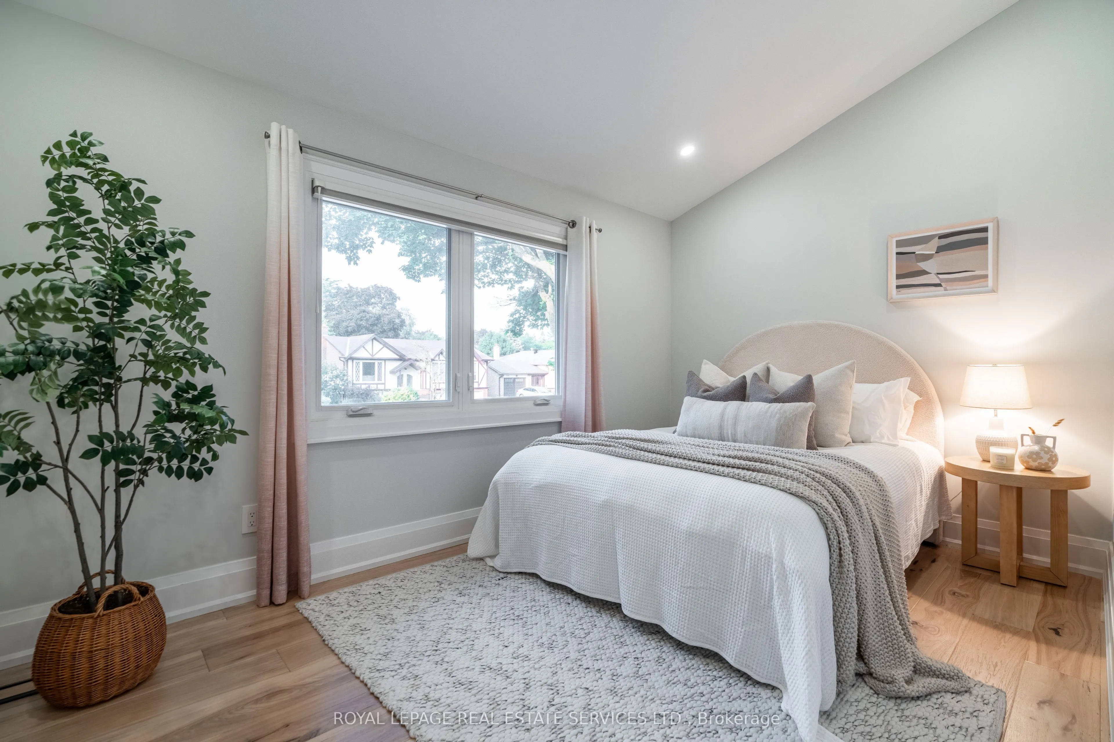 2503 Yarmouth Crescent