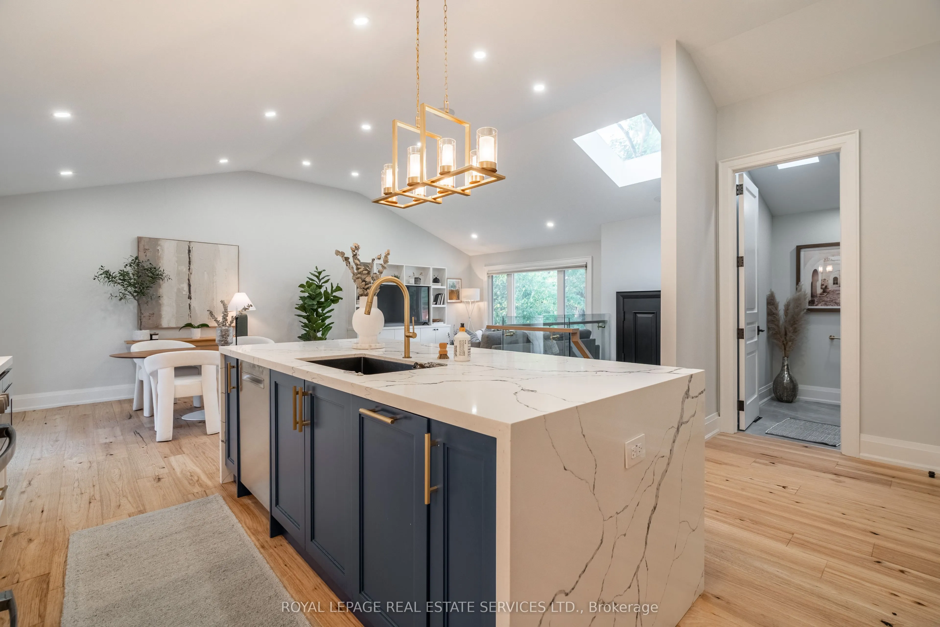 2503 Yarmouth Crescent