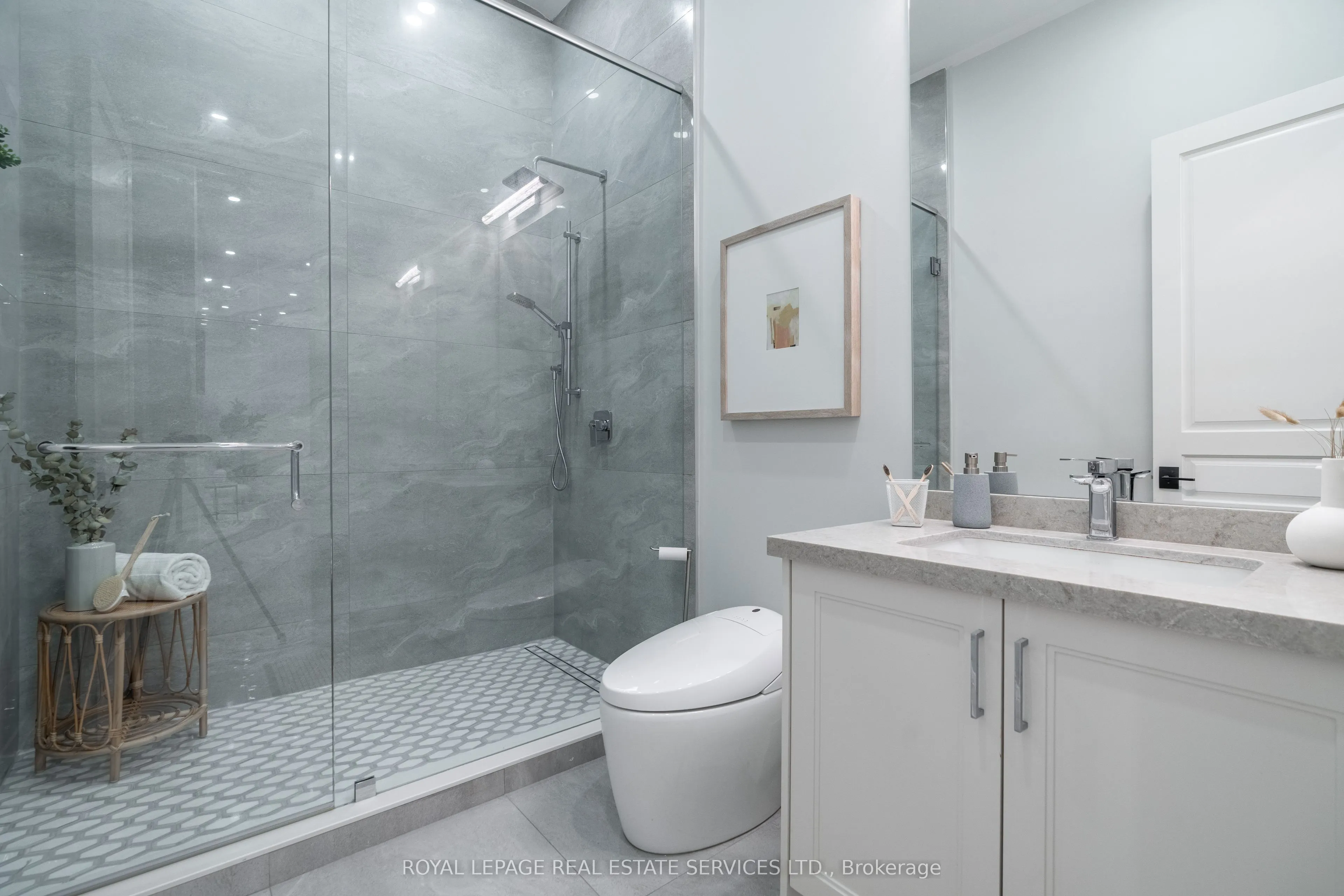 2503 Yarmouth Crescent
