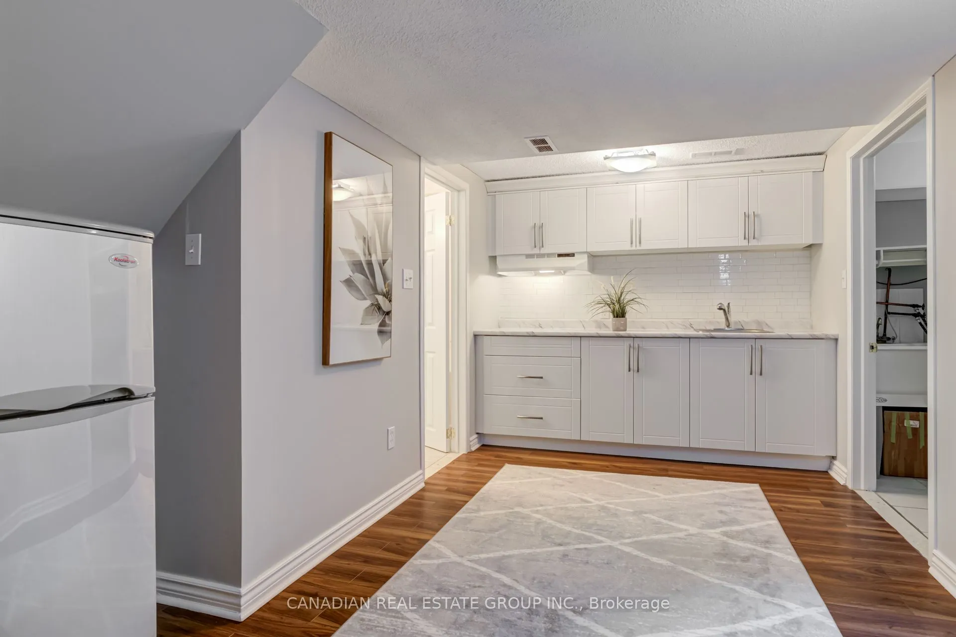 1148 Charlton Way