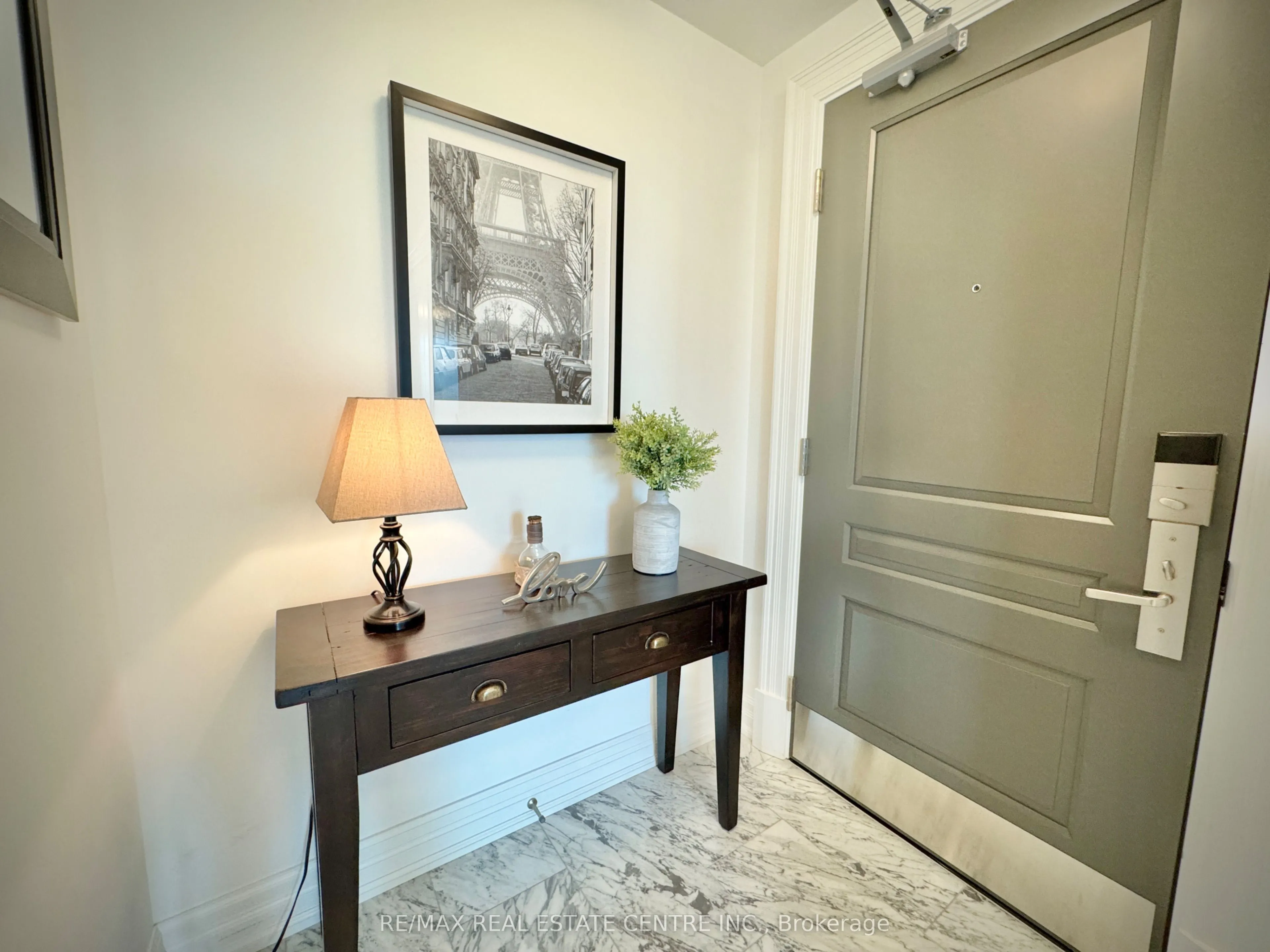 2060 Lakeshore Road, #405