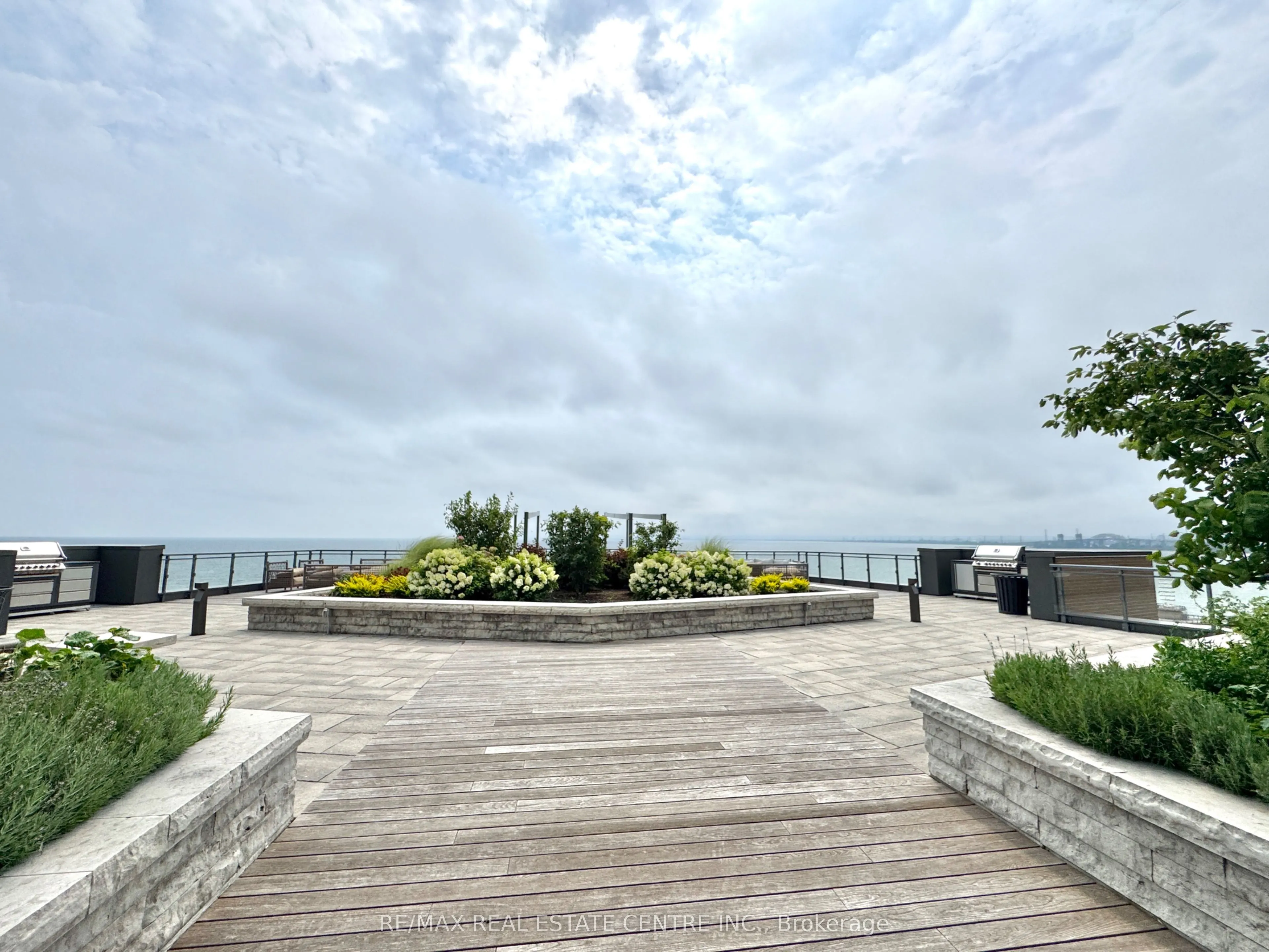 2060 Lakeshore Road, #405