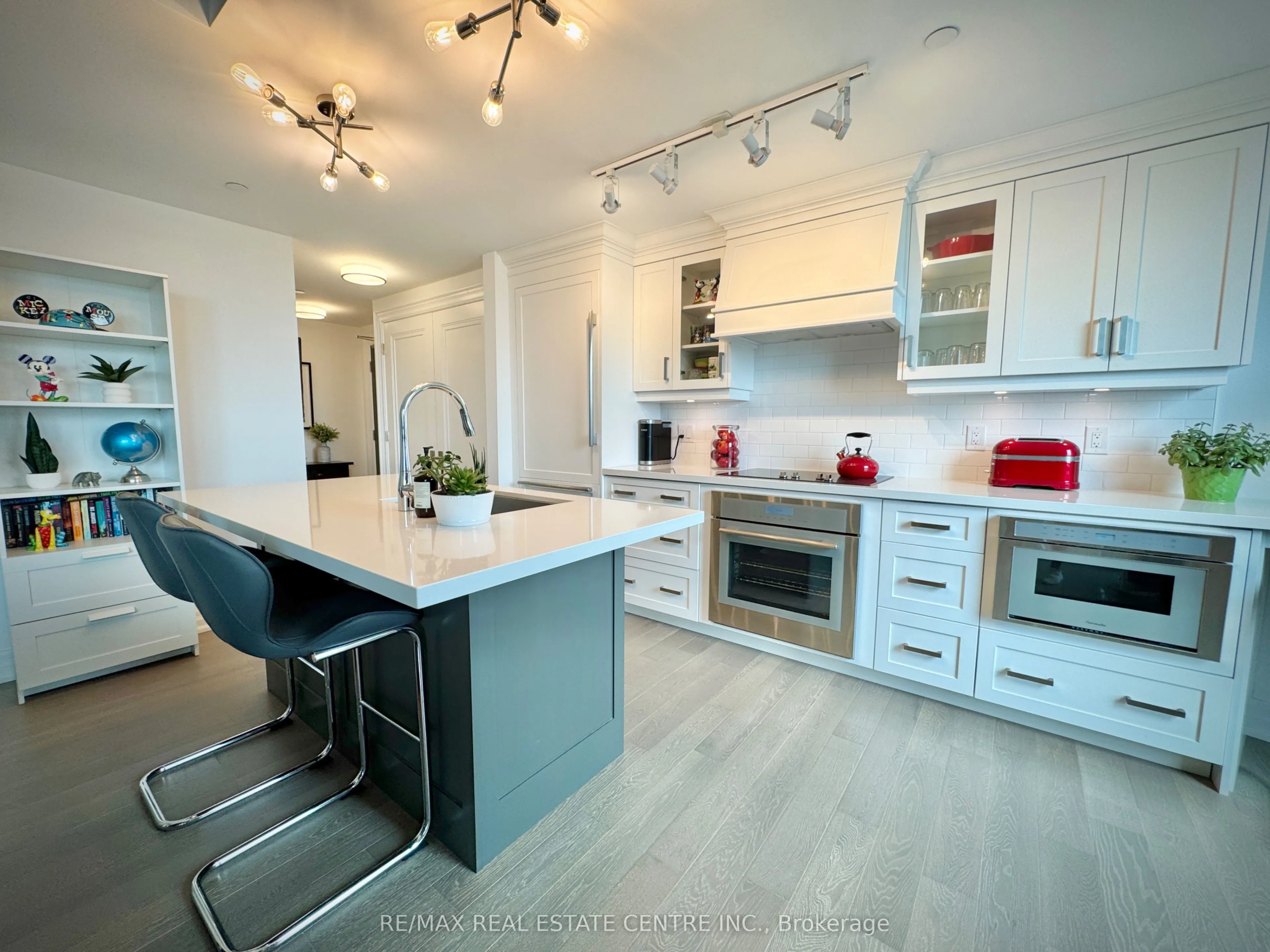 2060 Lakeshore Road, #405