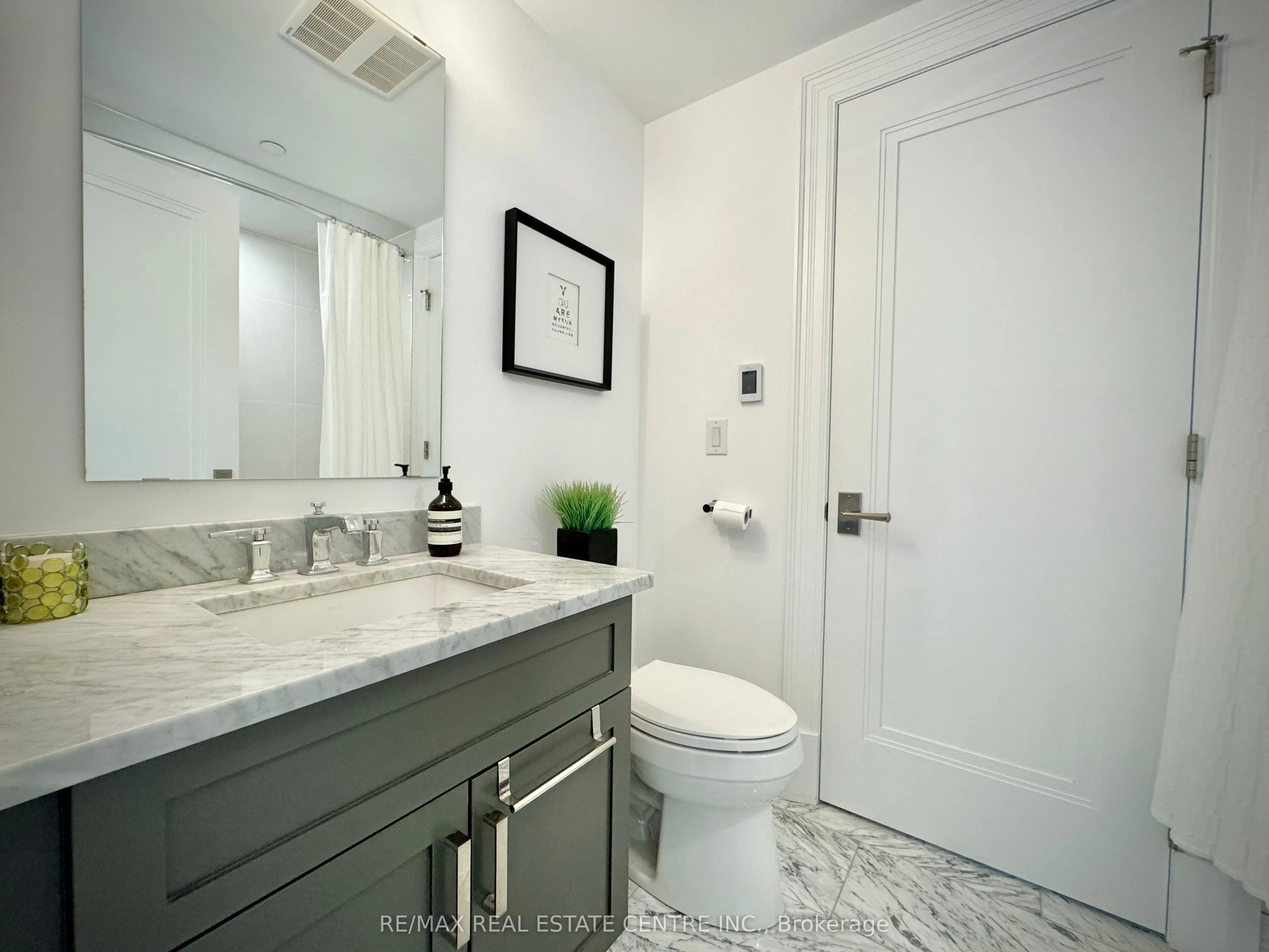 2060 Lakeshore Road, #405