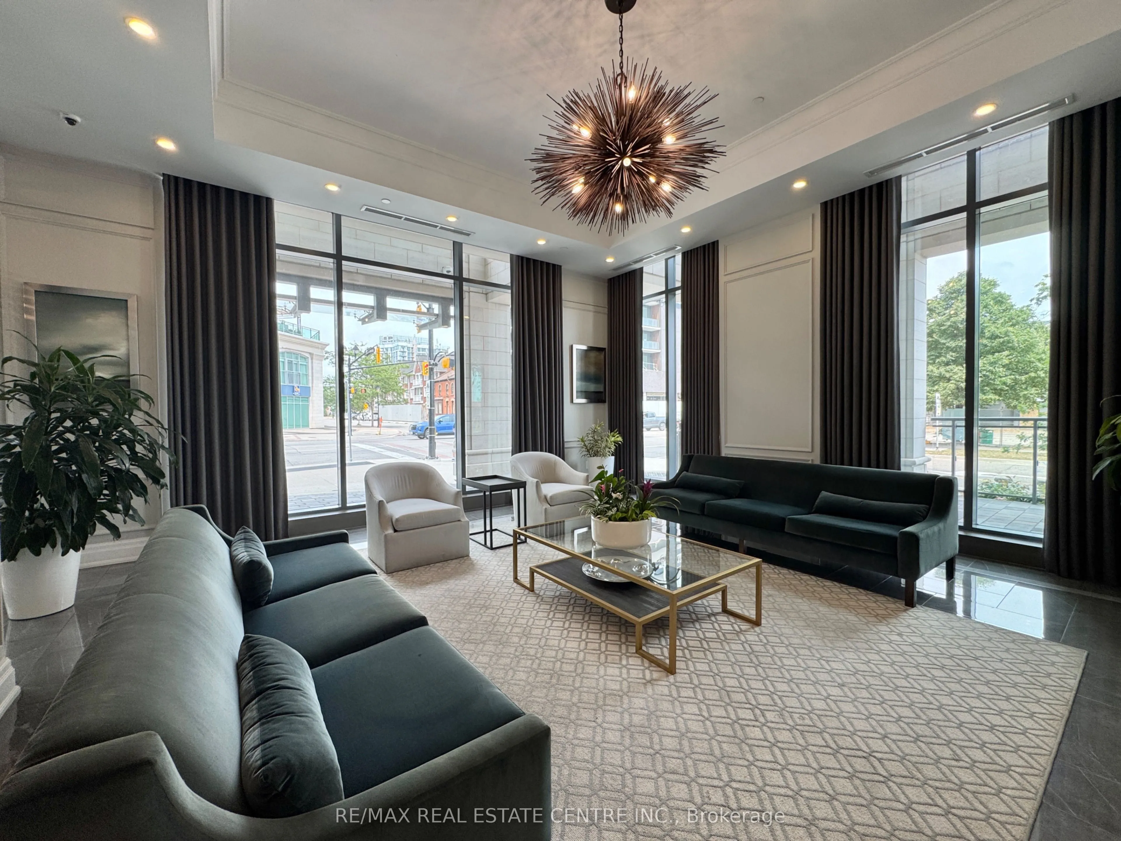2060 Lakeshore Road, #405