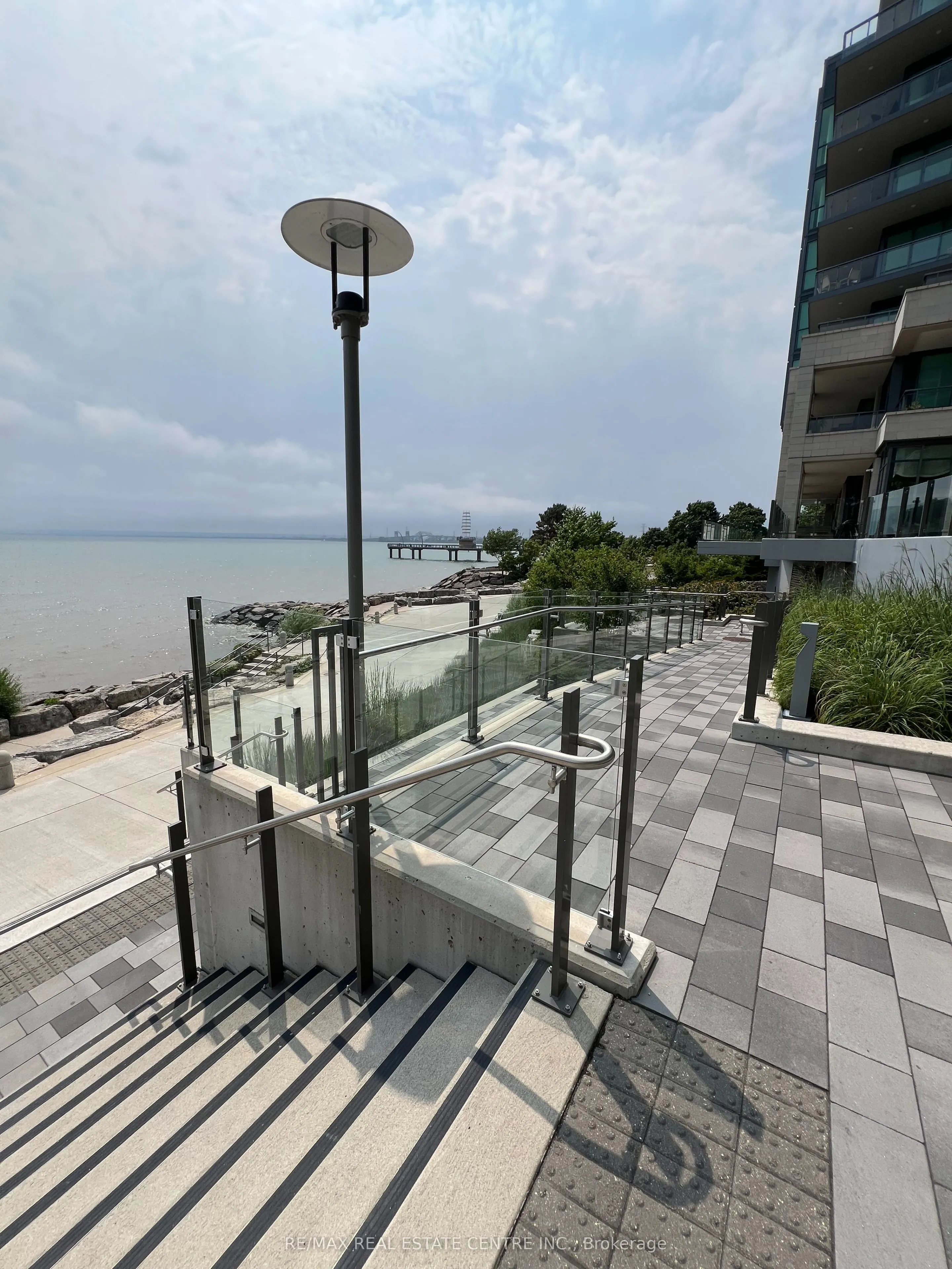 2060 Lakeshore Road, #405