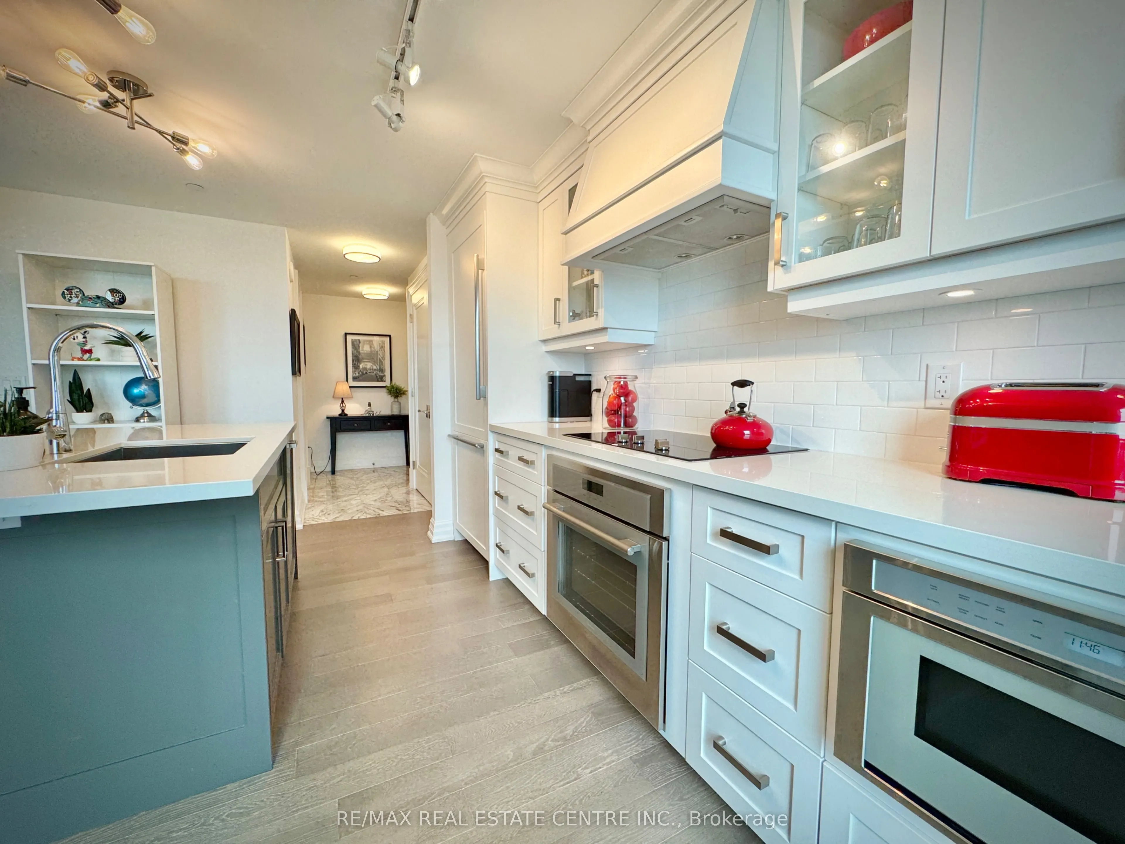 2060 Lakeshore Road, #405