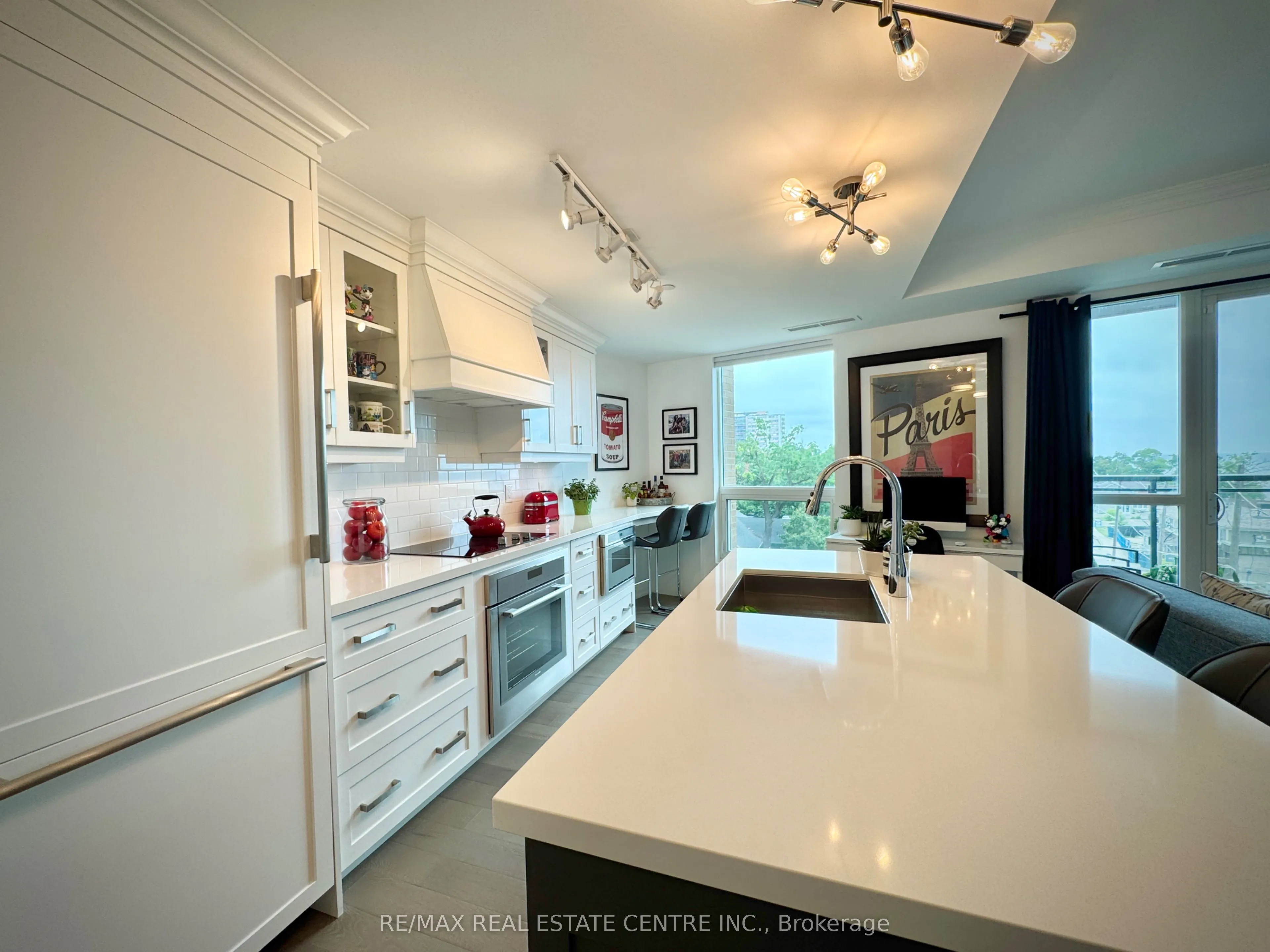 2060 Lakeshore Road, #405