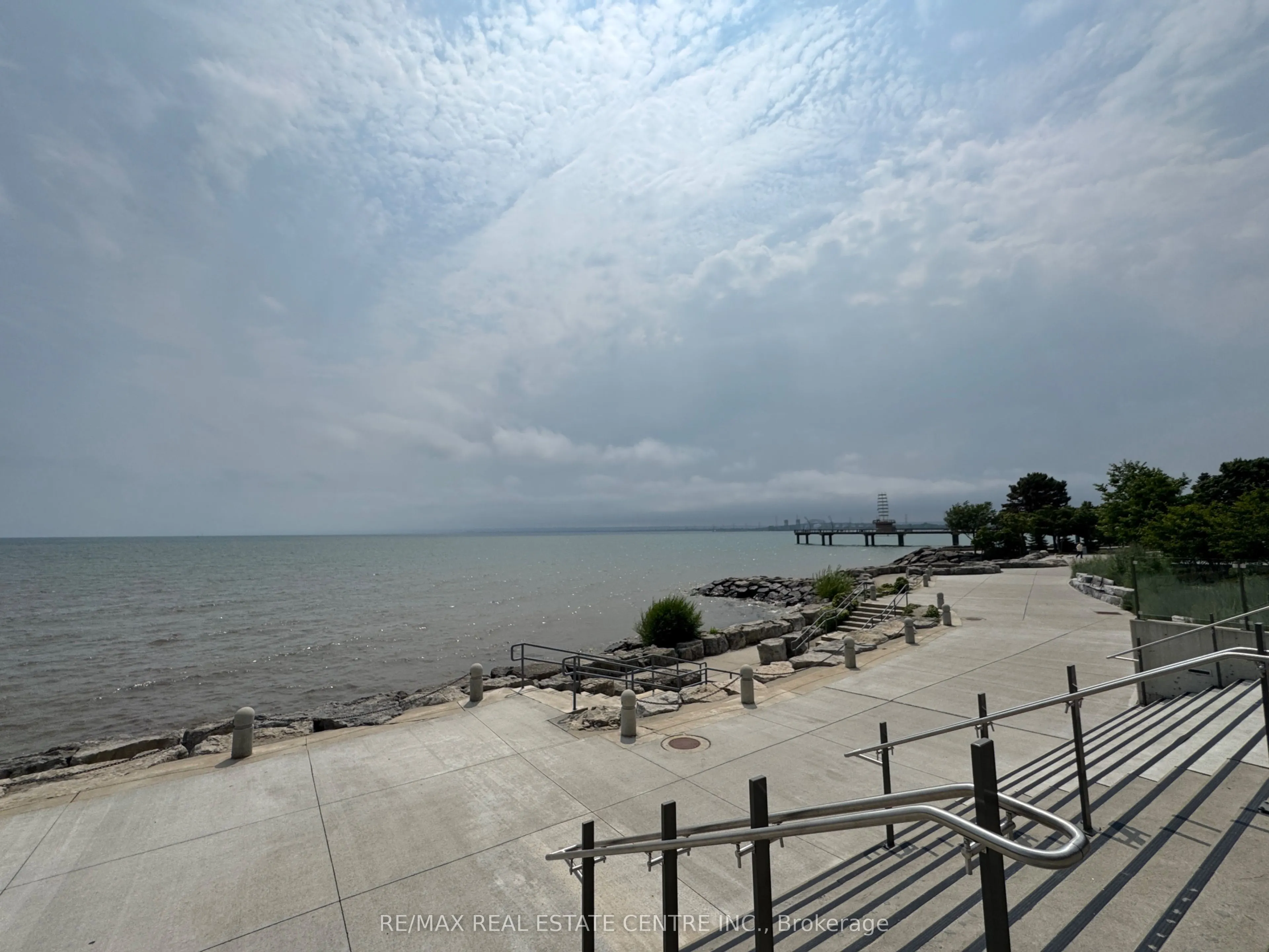 2060 Lakeshore Road, #405