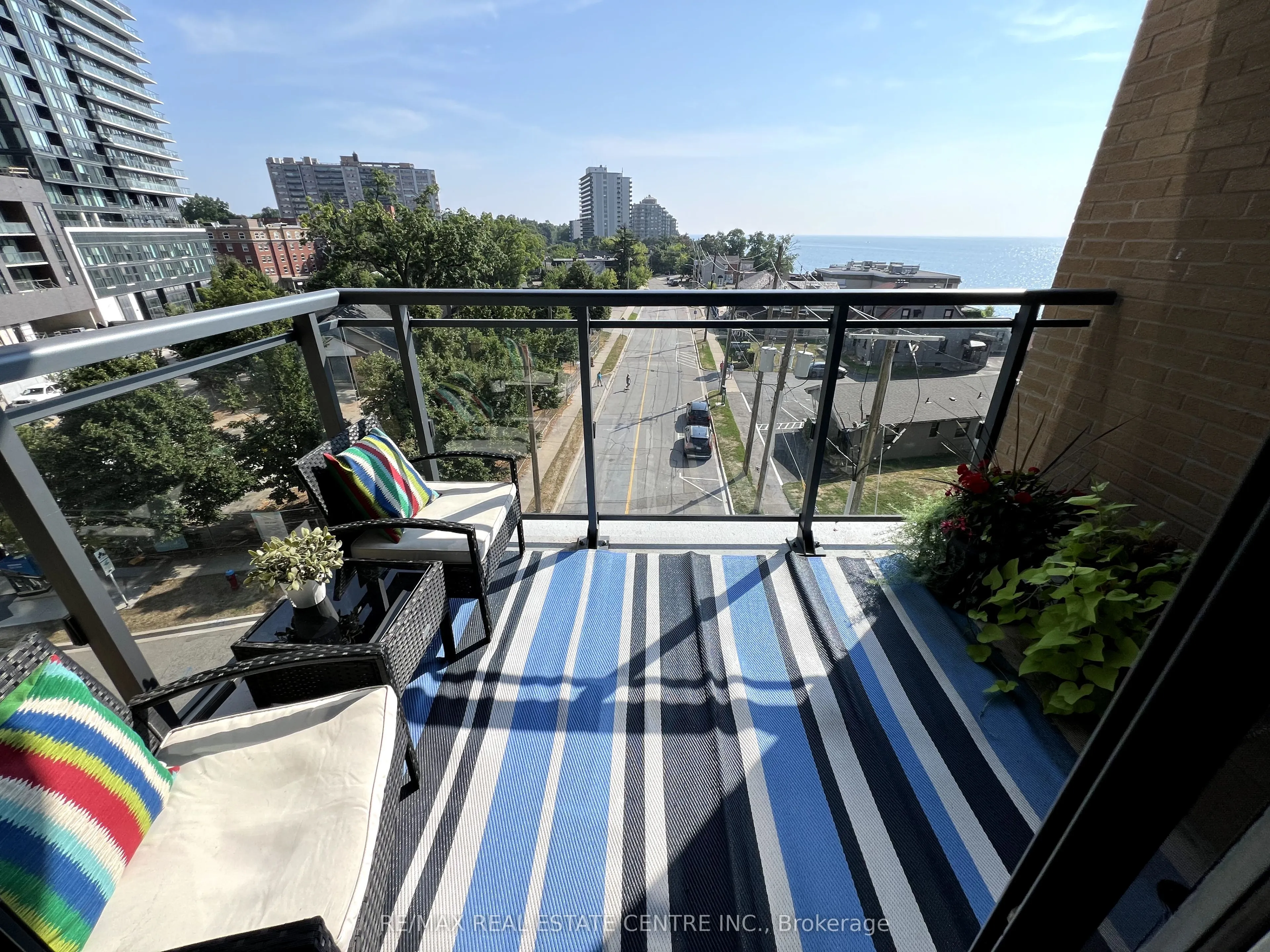 2060 Lakeshore Road, #405