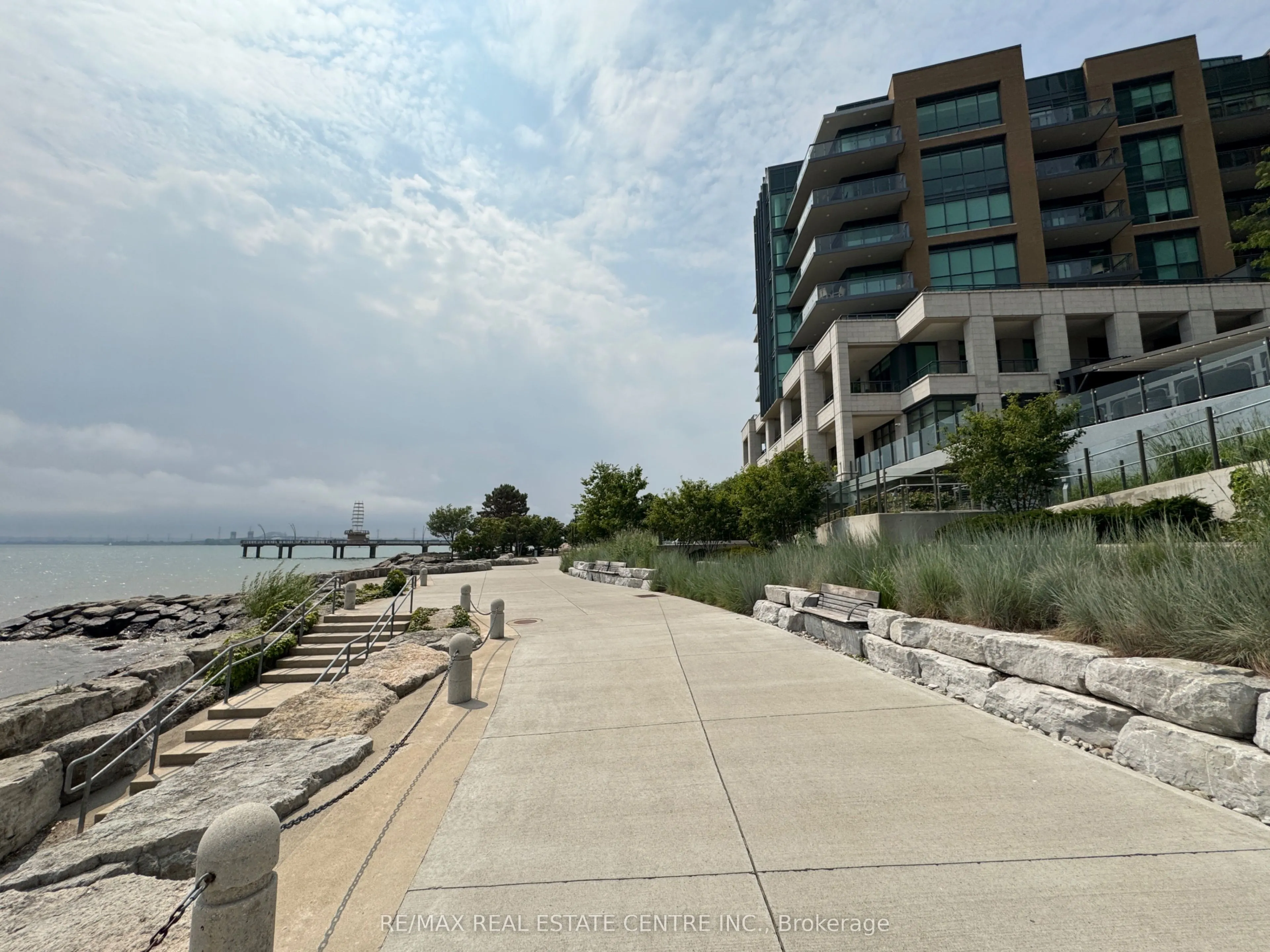 2060 Lakeshore Road, #405