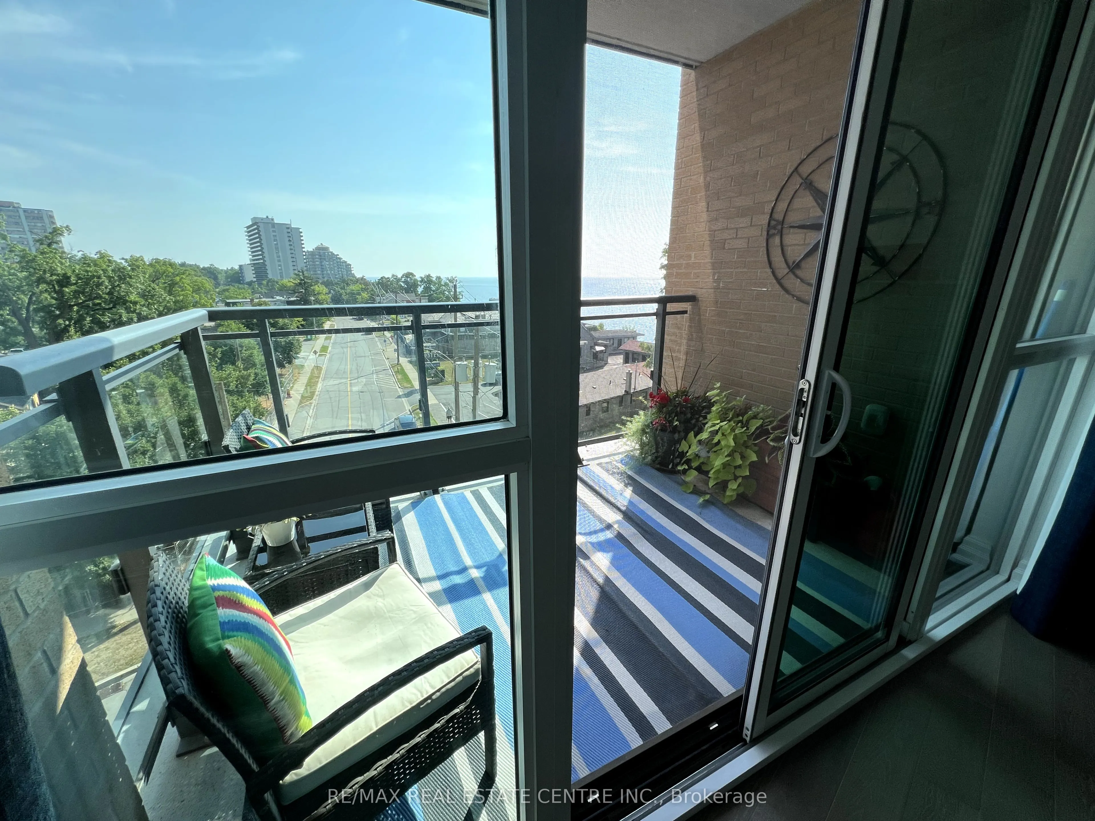 2060 Lakeshore Road, #405
