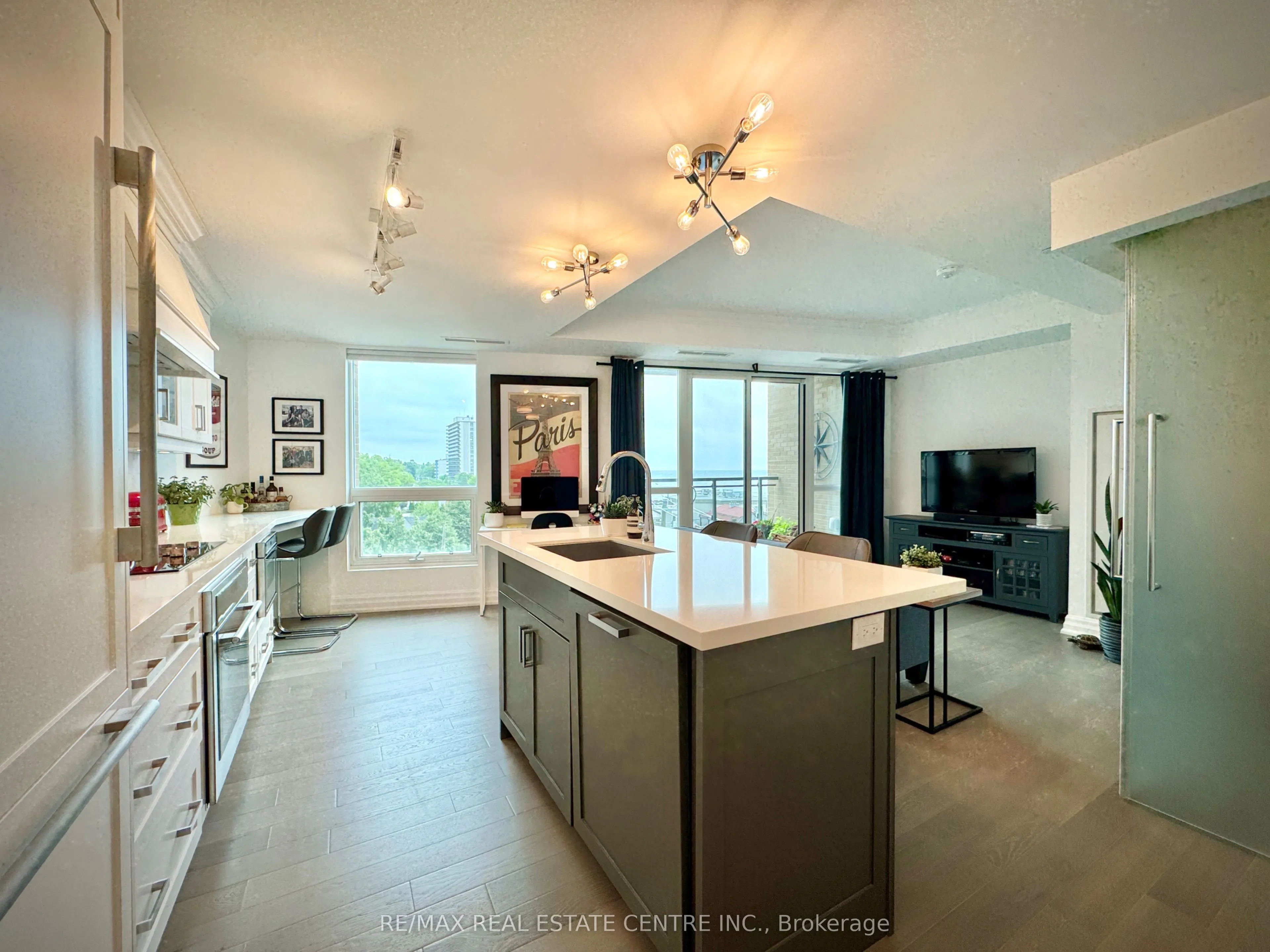 2060 Lakeshore Road, #405