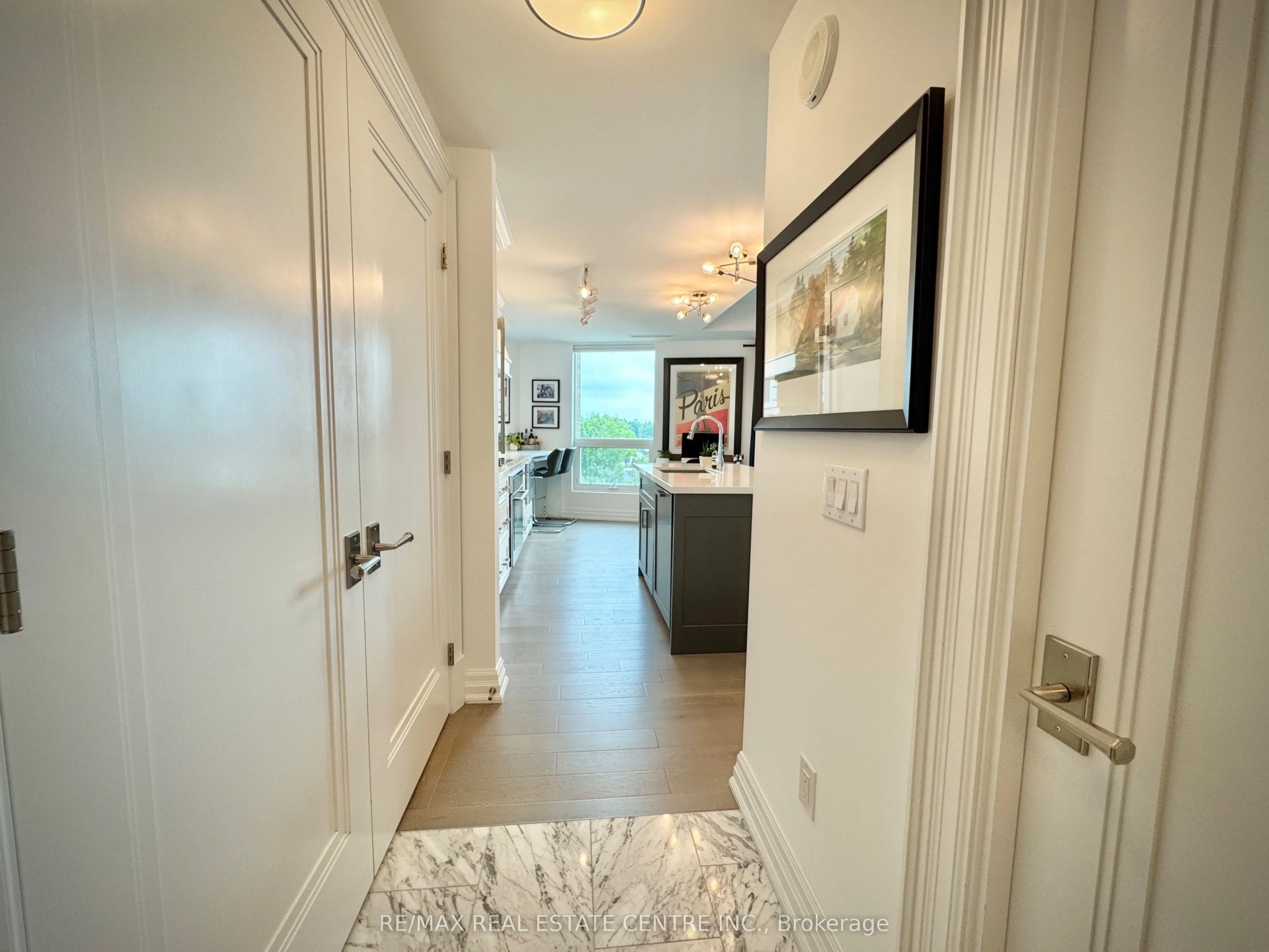 2060 Lakeshore Road, #405