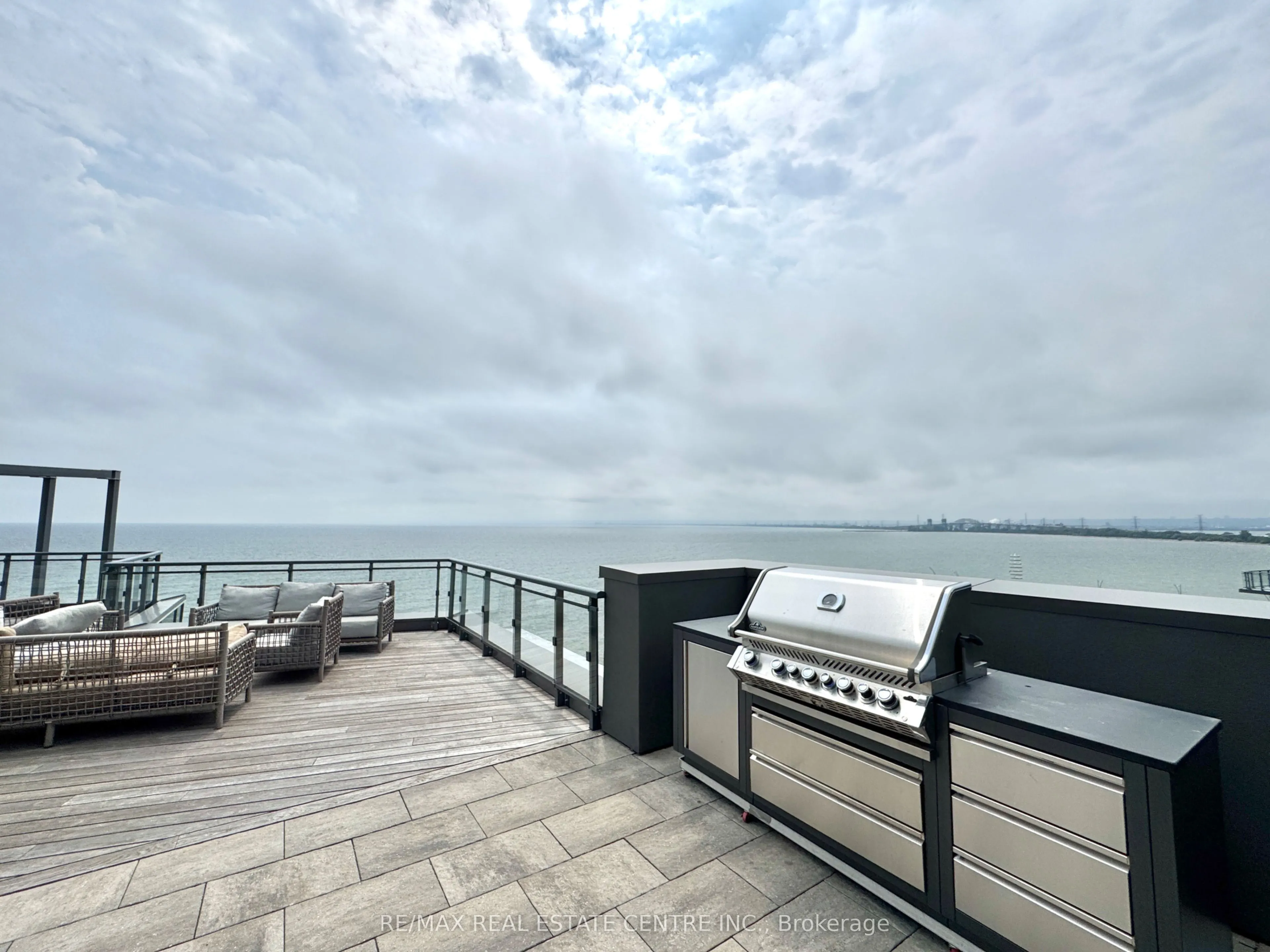 2060 Lakeshore Road, #405
