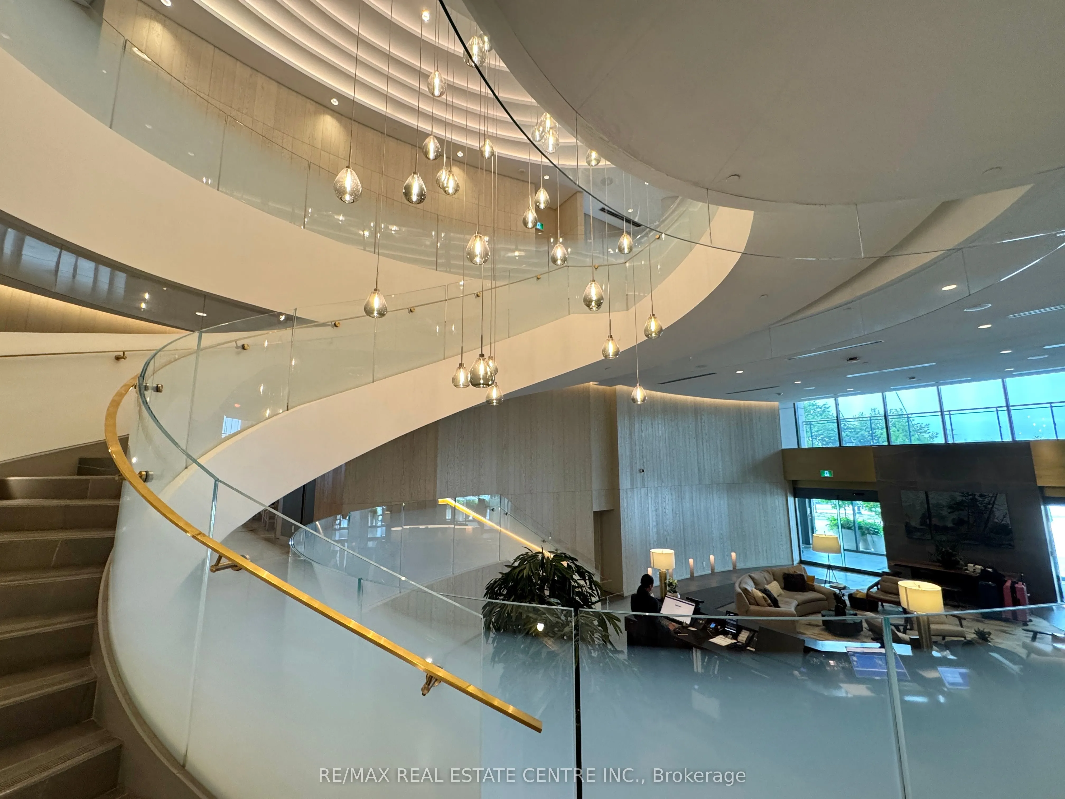 2060 Lakeshore Road, #405