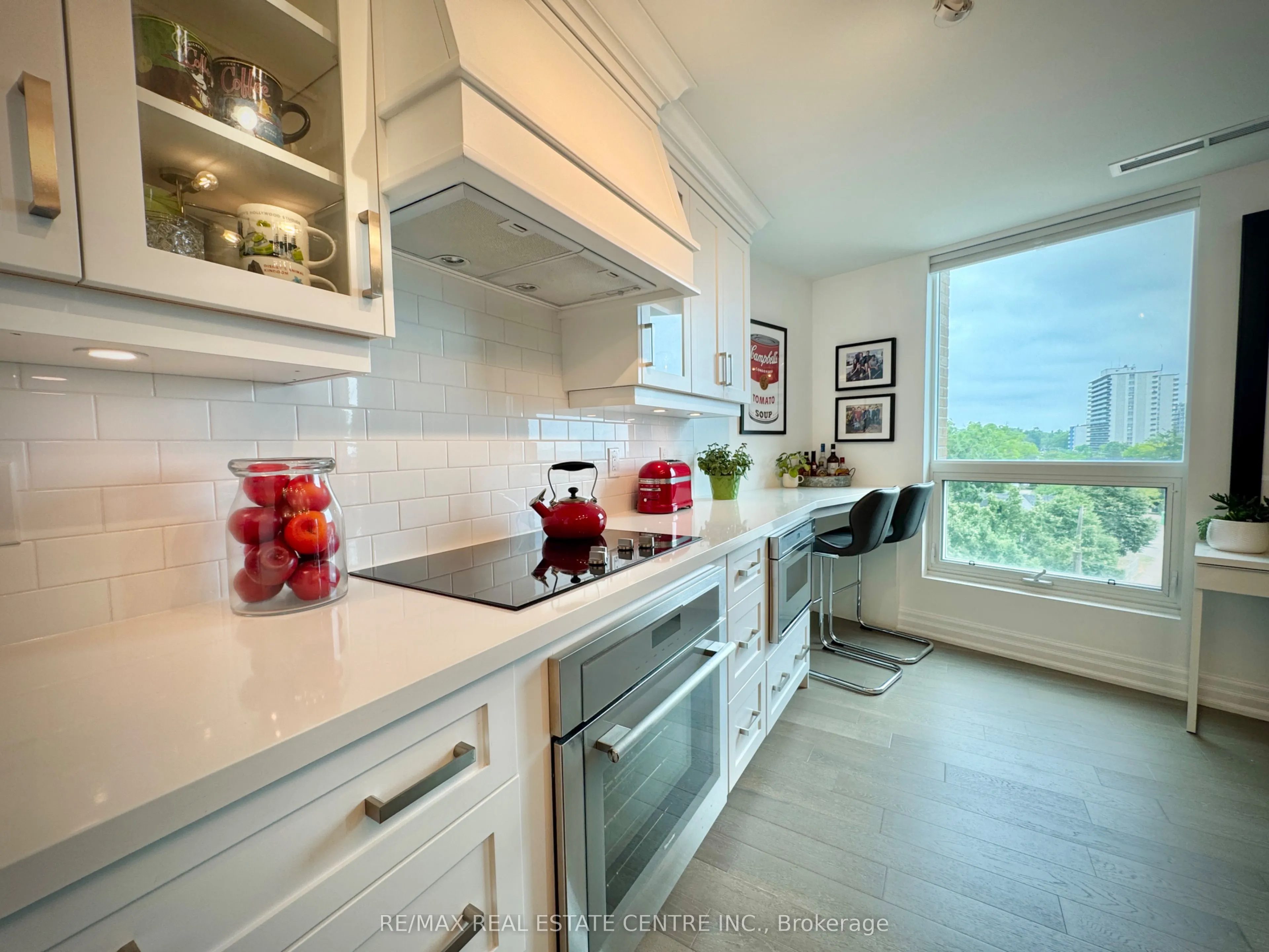 2060 Lakeshore Road, #405