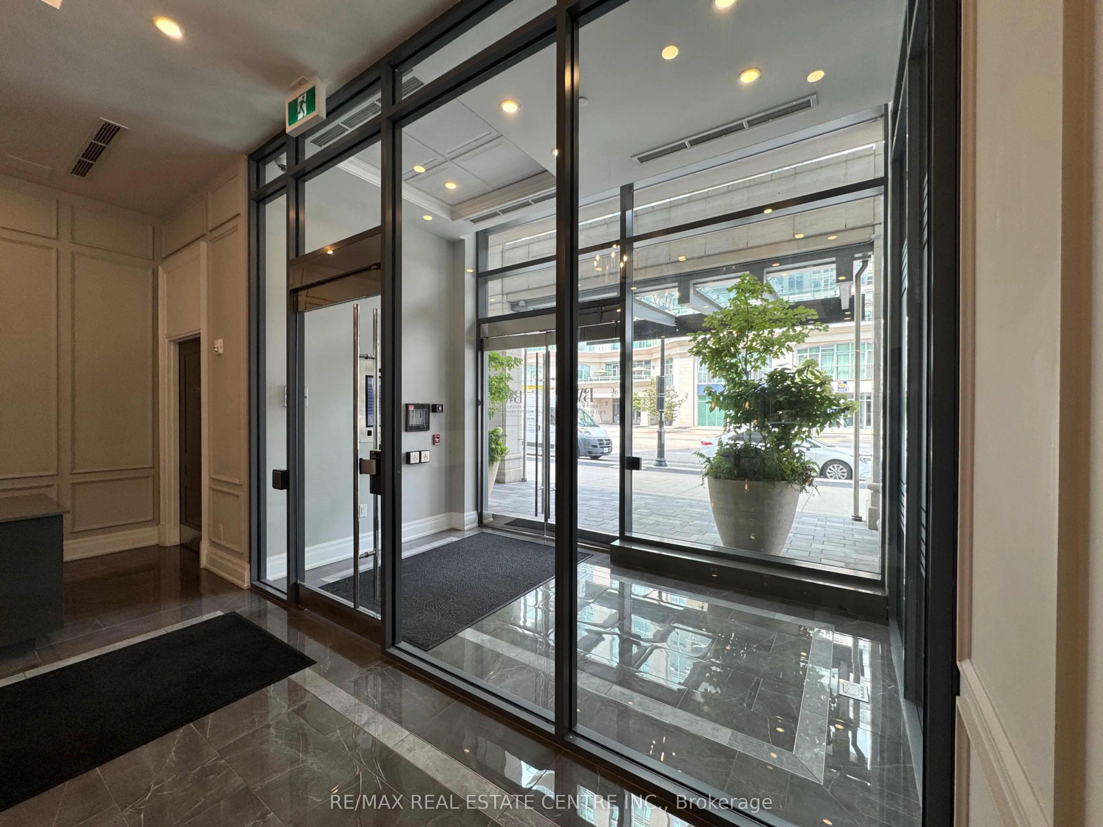2060 Lakeshore Road, #405