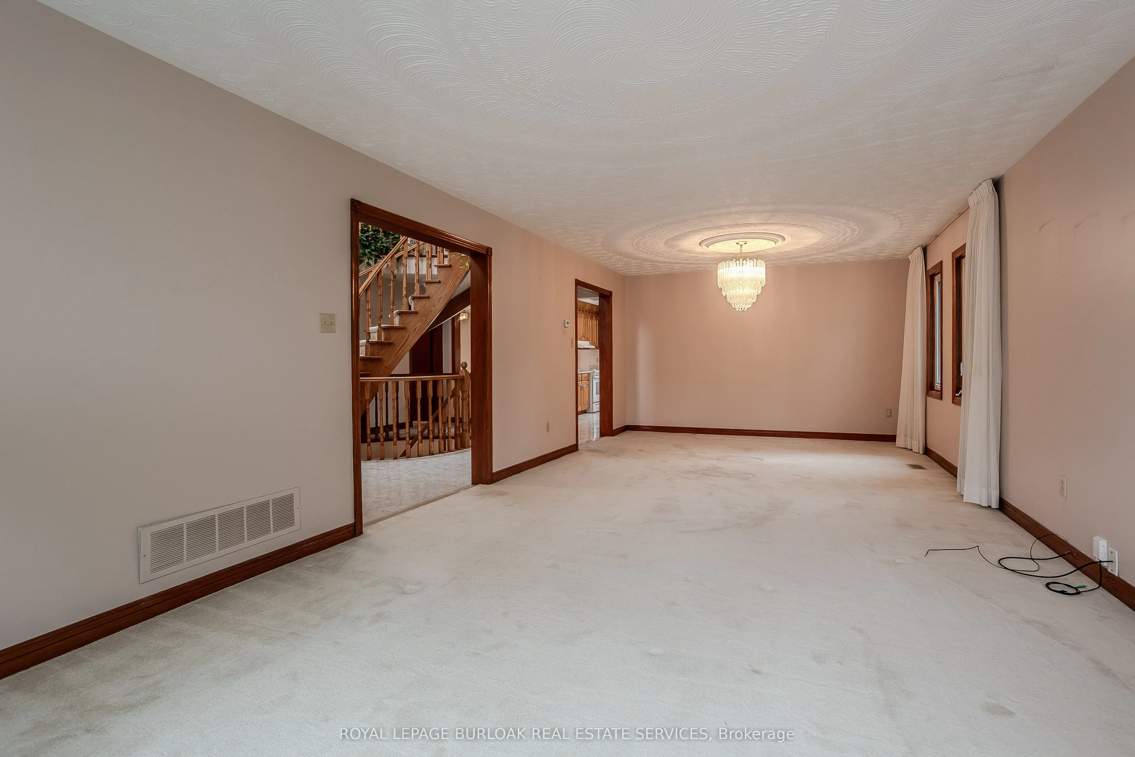 124 Leighland Avenue