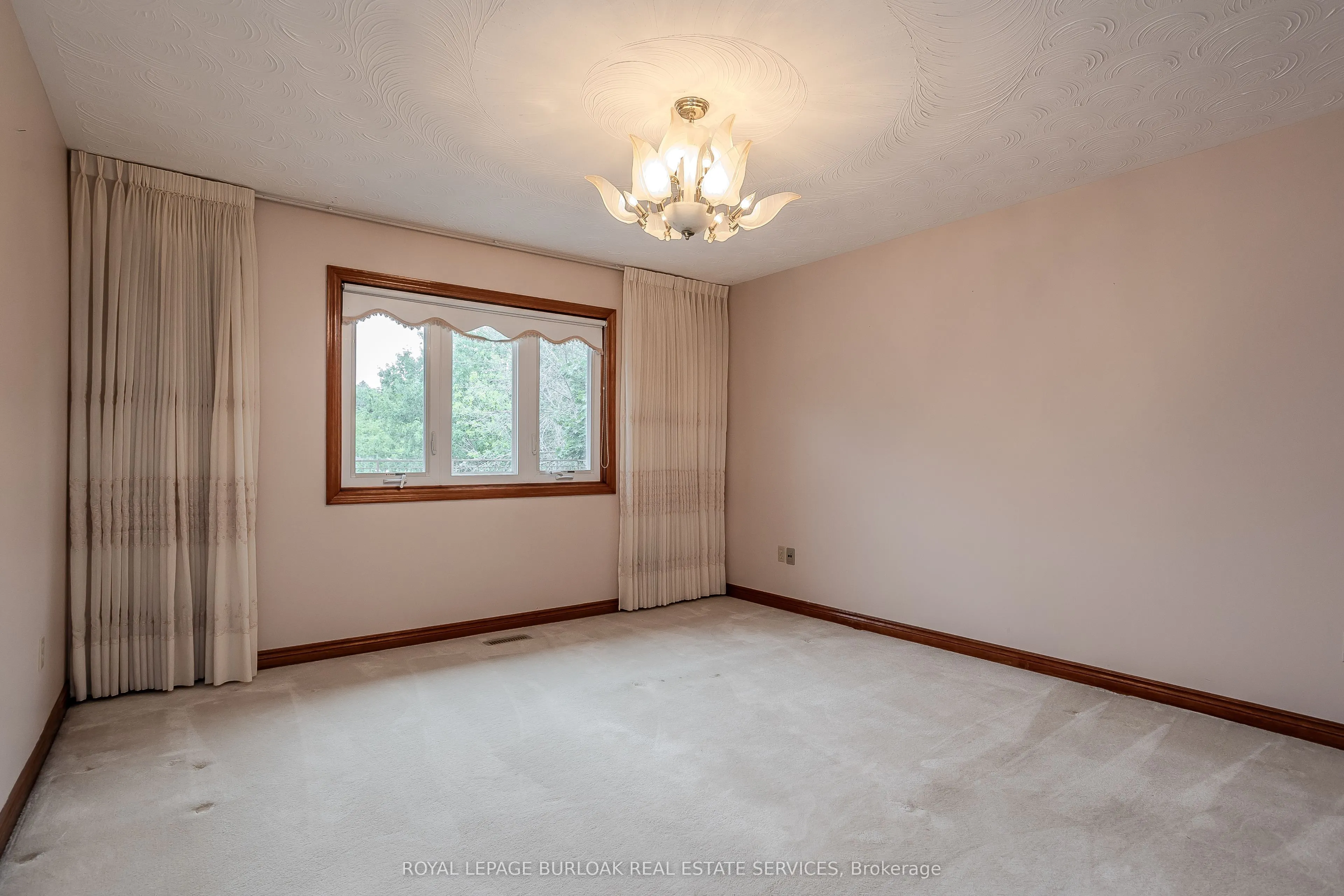 124 Leighland Avenue