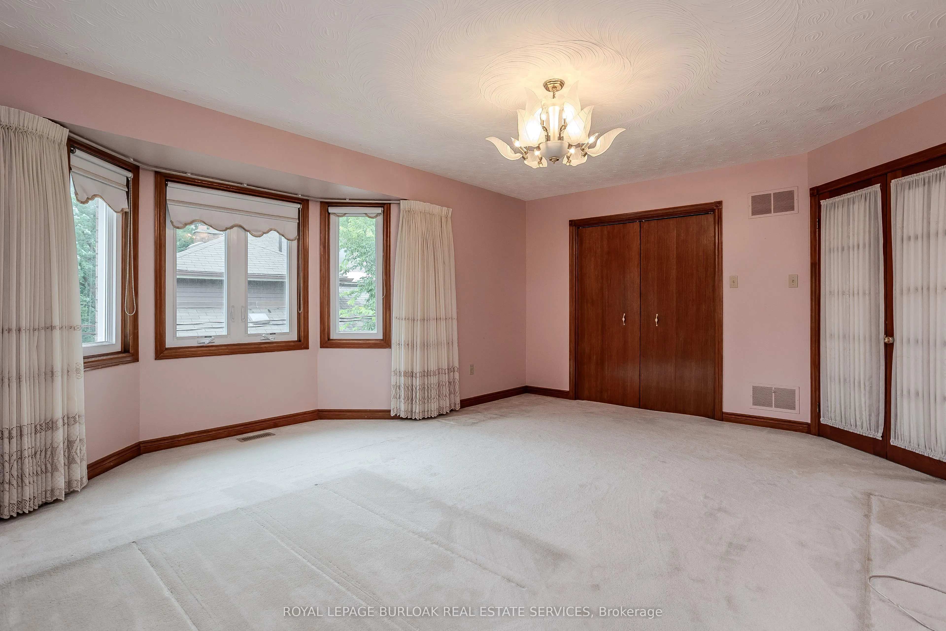 124 Leighland Avenue