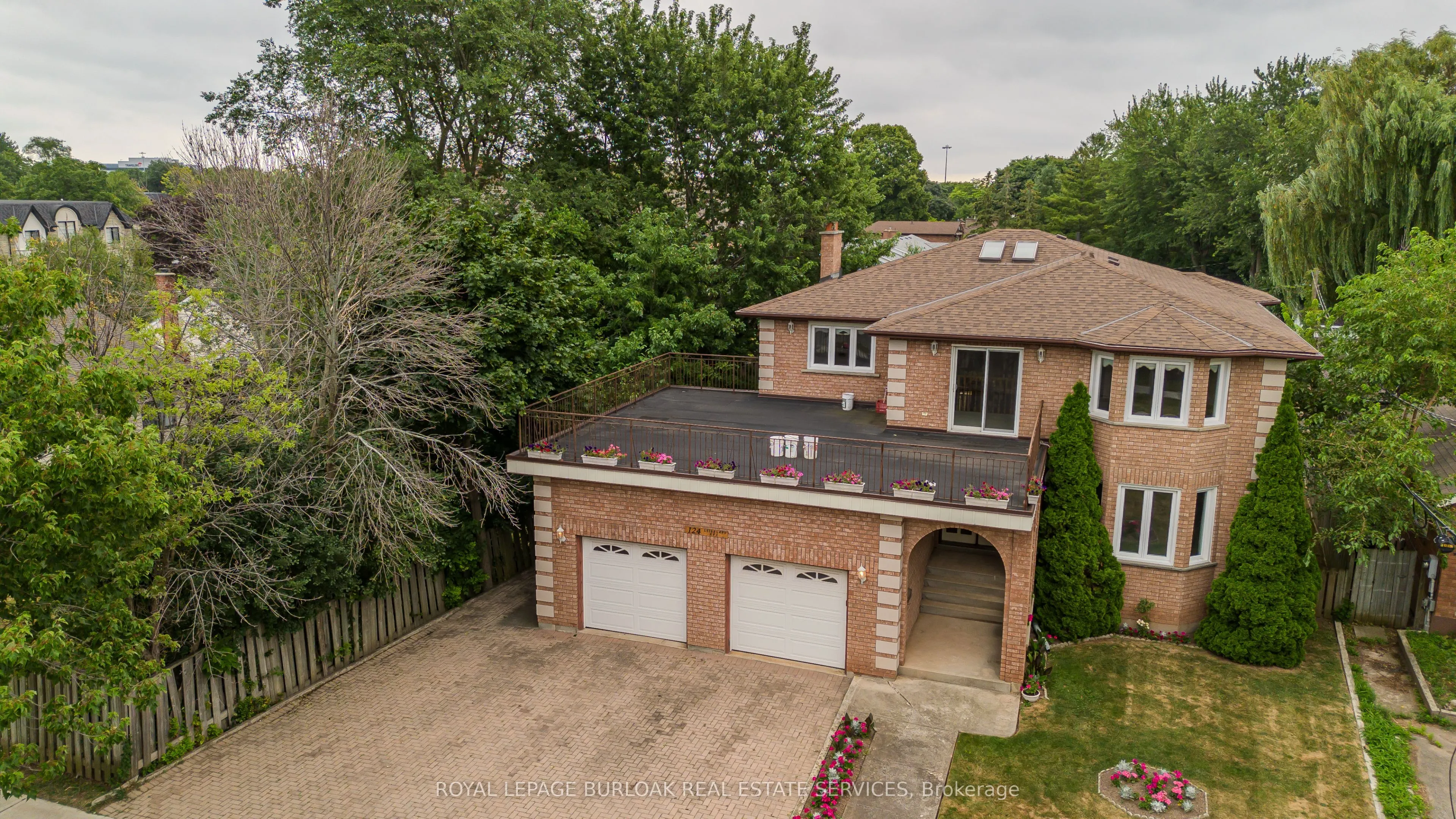 124 Leighland Avenue