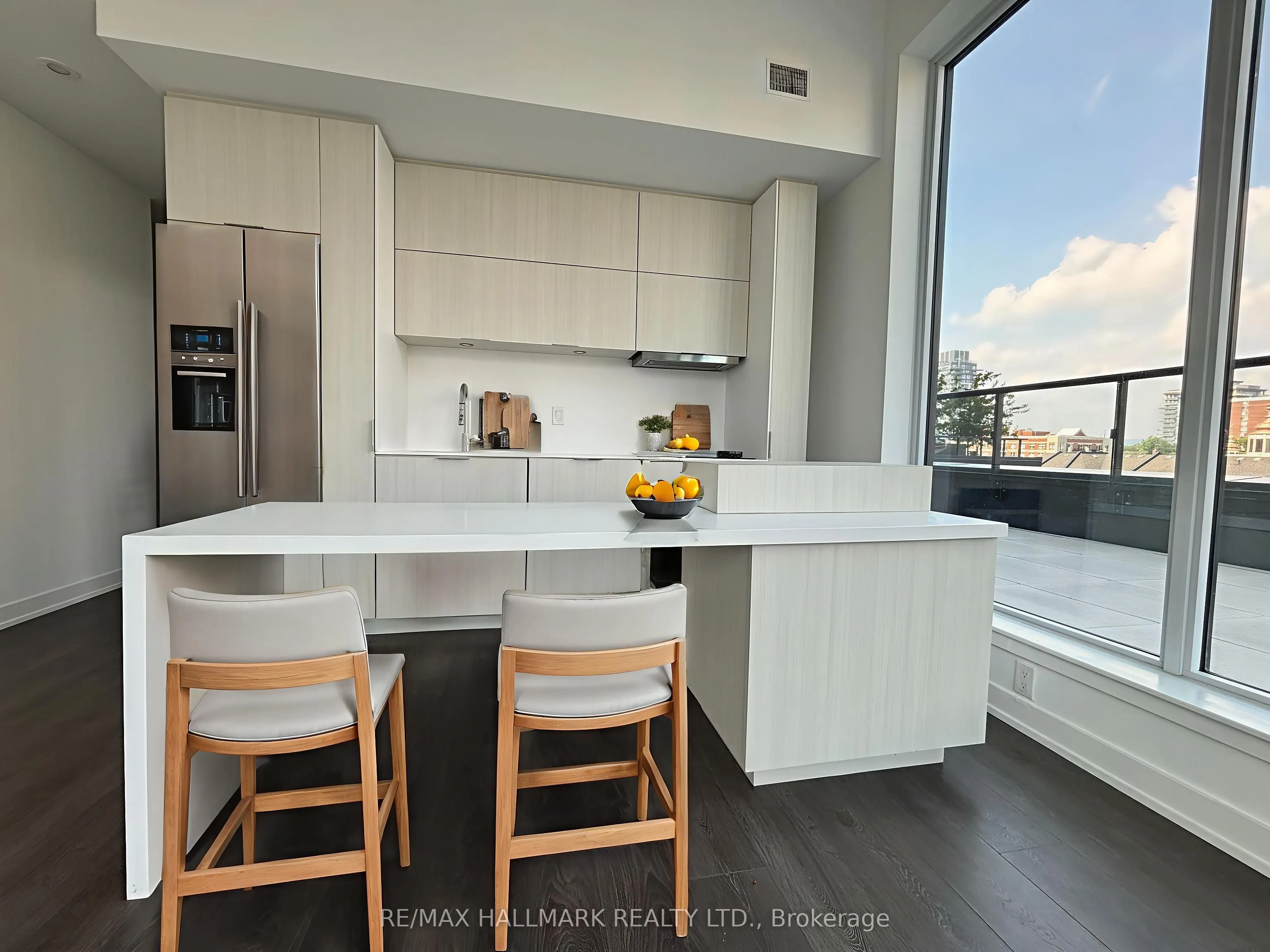 370 Martha Street, #402